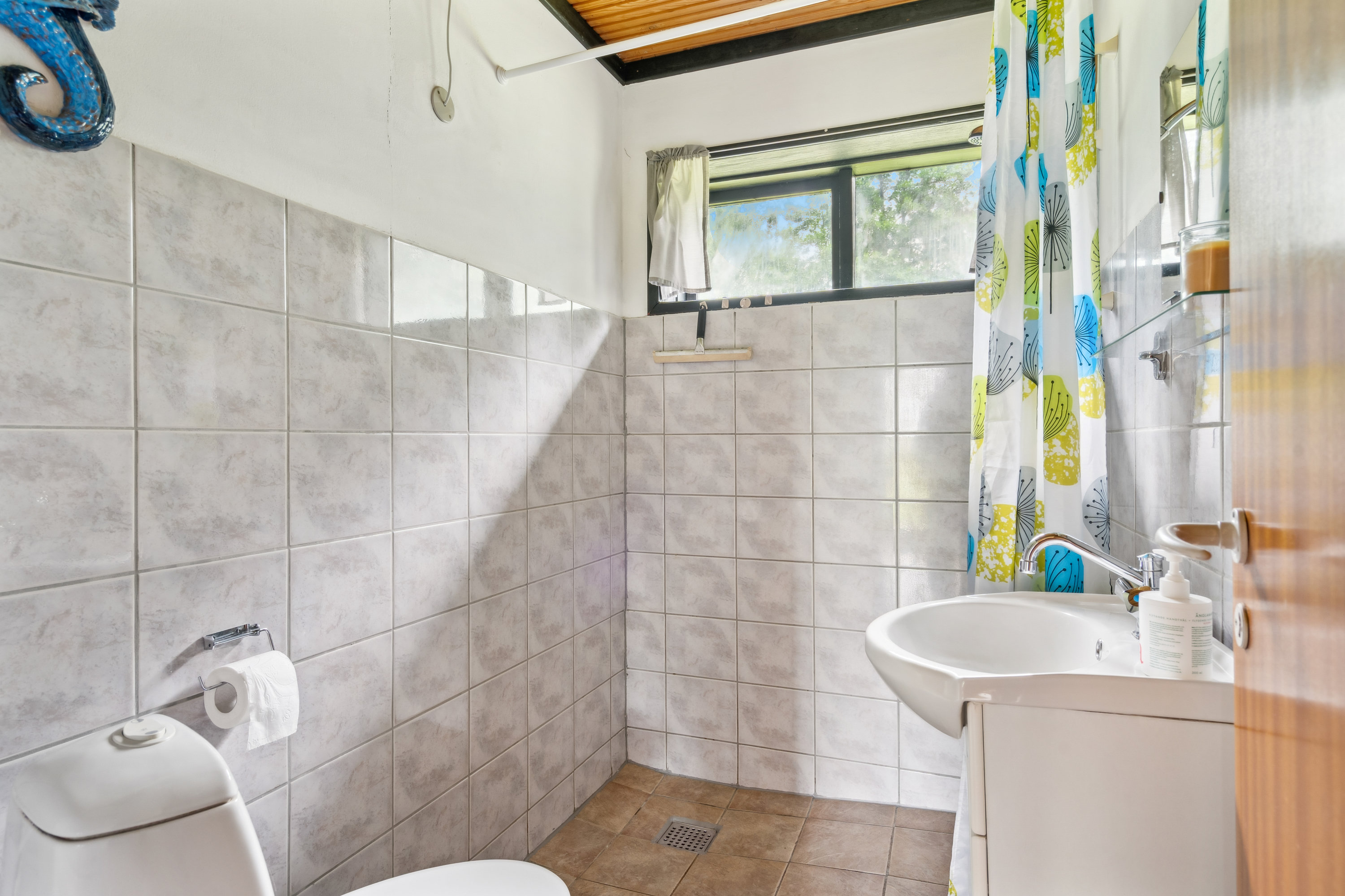 Fremhævet badeværelse billede i fuldskærmstilstand. Billede af Starbækvej 2A, Vesterø, 9940 Læsø