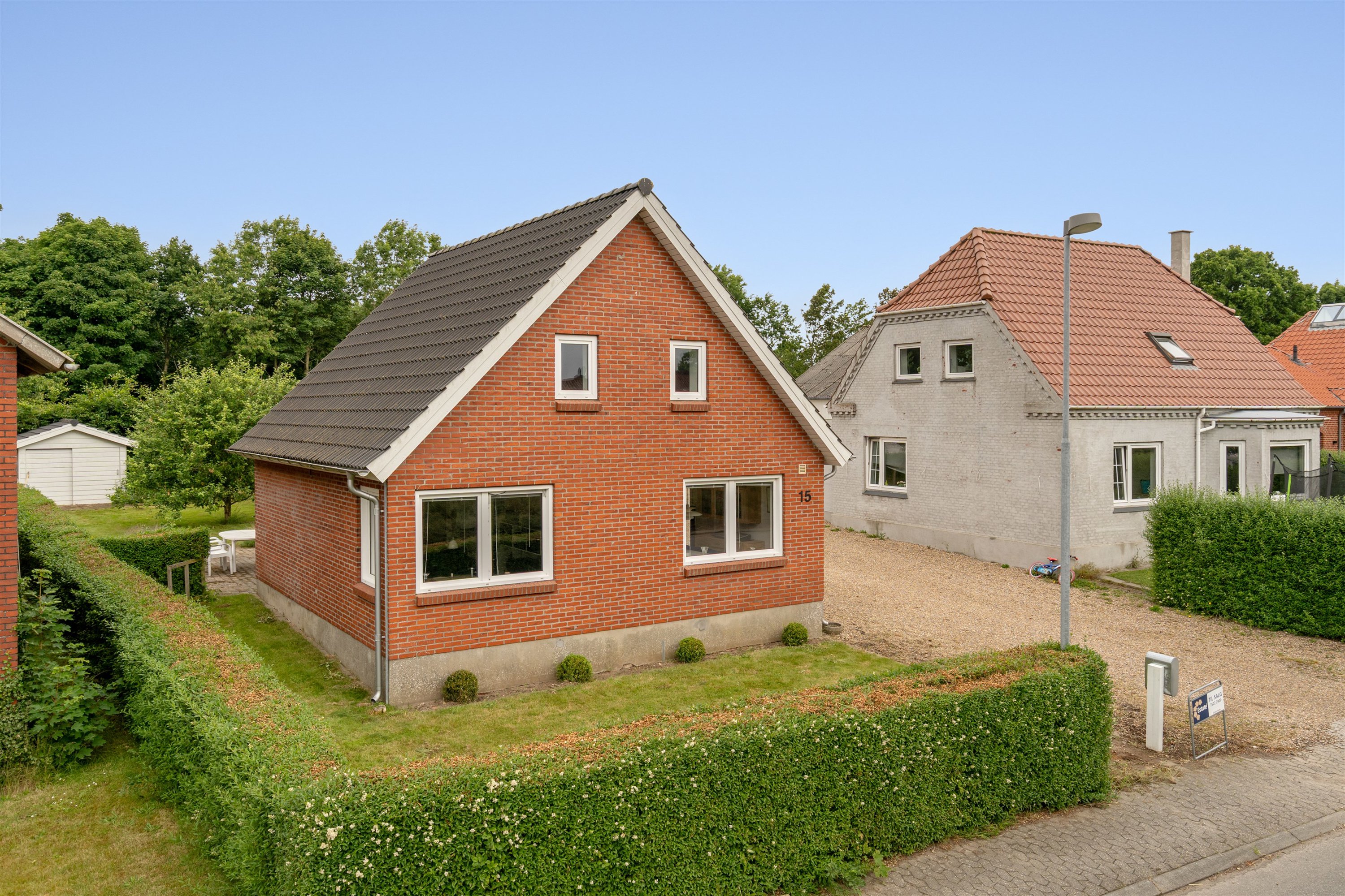 Villa: Ejendommen på Byvejen 15, Rousthøje, 6818 Årre