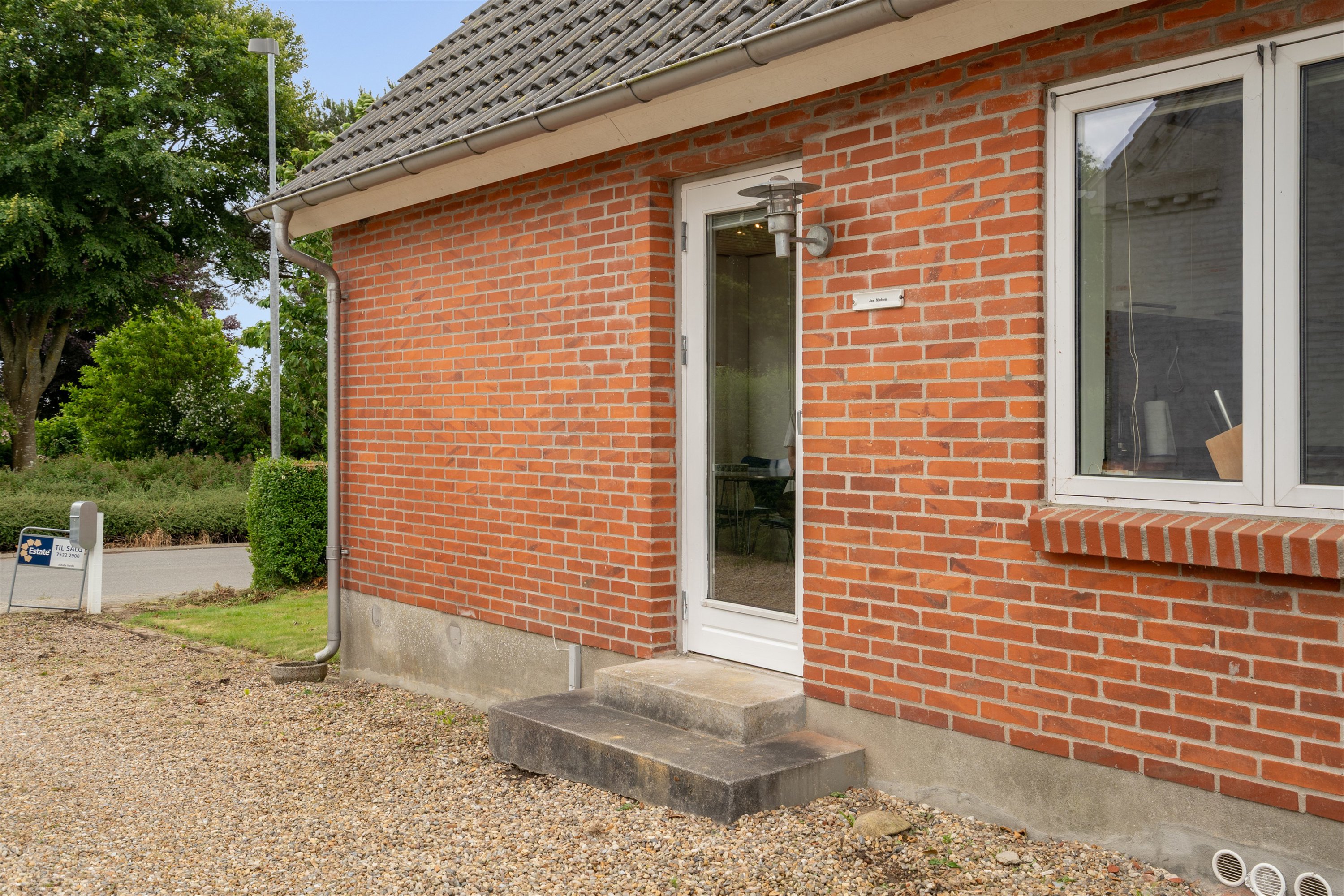 Fremhævet ejendommen billede i fuldskærmstilstand. Billede af Byvejen 15, Rousthøje, 6818 Årre