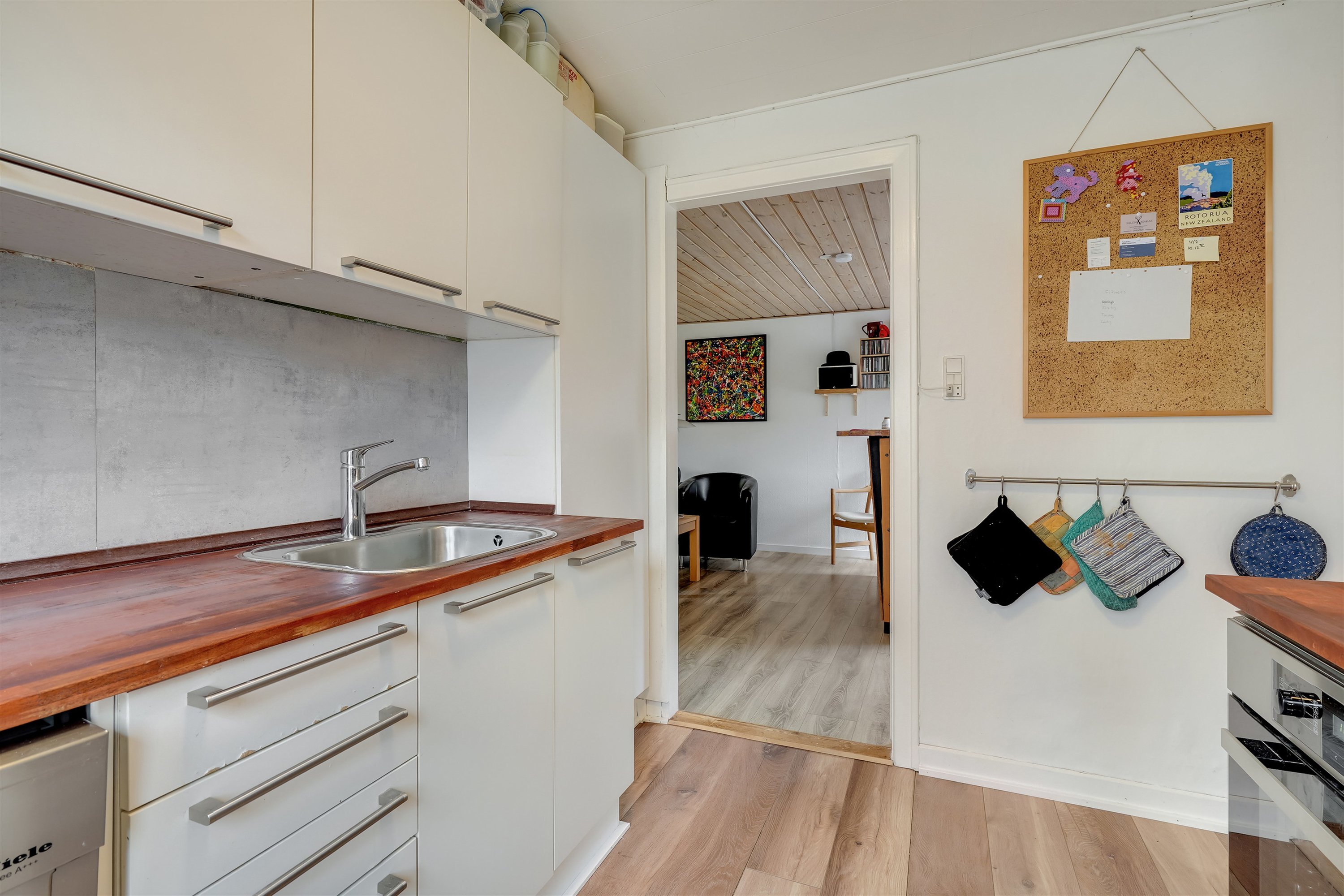 Fremhævet køkken billede i fuldskærmstilstand. Billede af Byvejen 15, Rousthøje, 6818 Årre