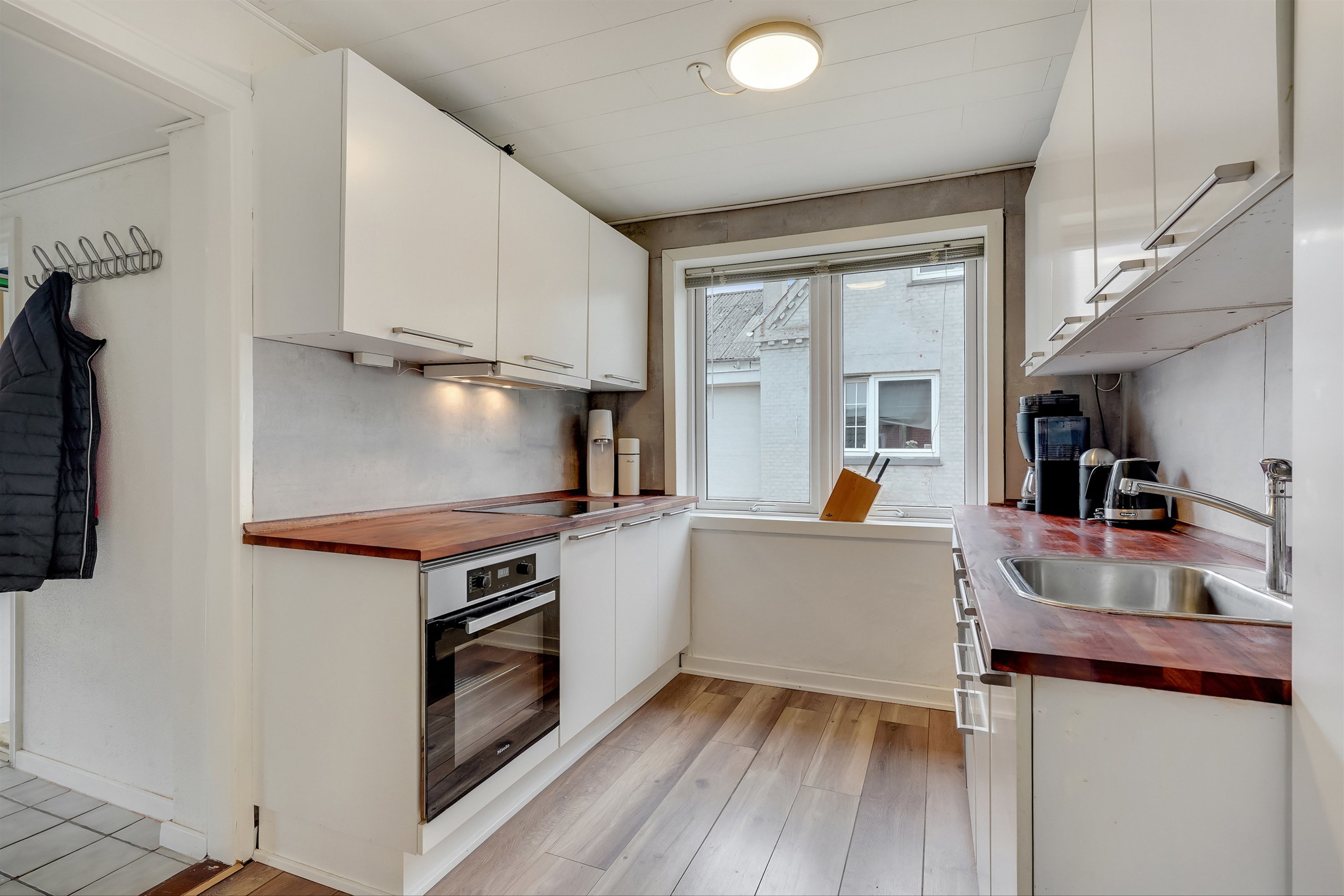 Miniaturebillede 2: køkken. Billede af Byvejen 15, Rousthøje, 6818 Årre