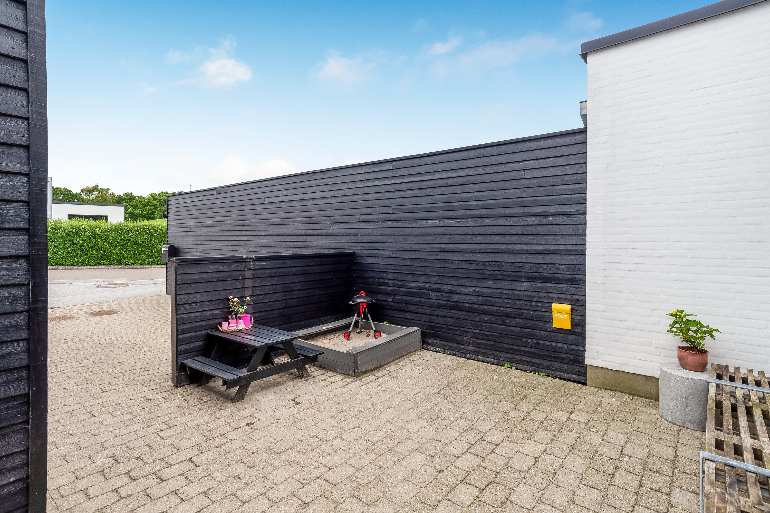 Fremhævet forhave billede i fuldskærmstilstand. Billede af Tingagervænget 25, Mejdal, 7500 Holstebro