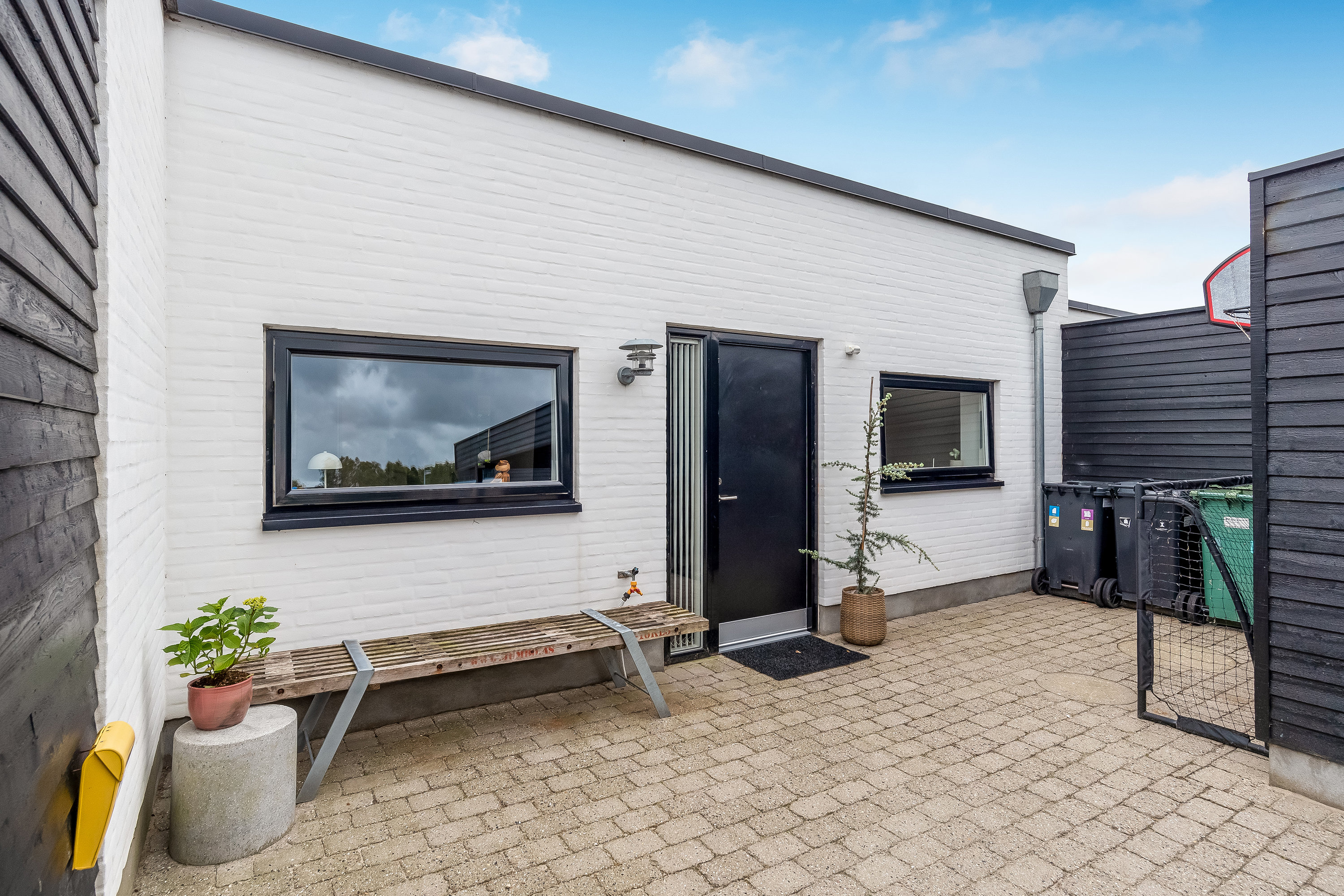 Fremhævet forhave billede i fuldskærmstilstand. Billede af Tingagervænget 25, Mejdal, 7500 Holstebro