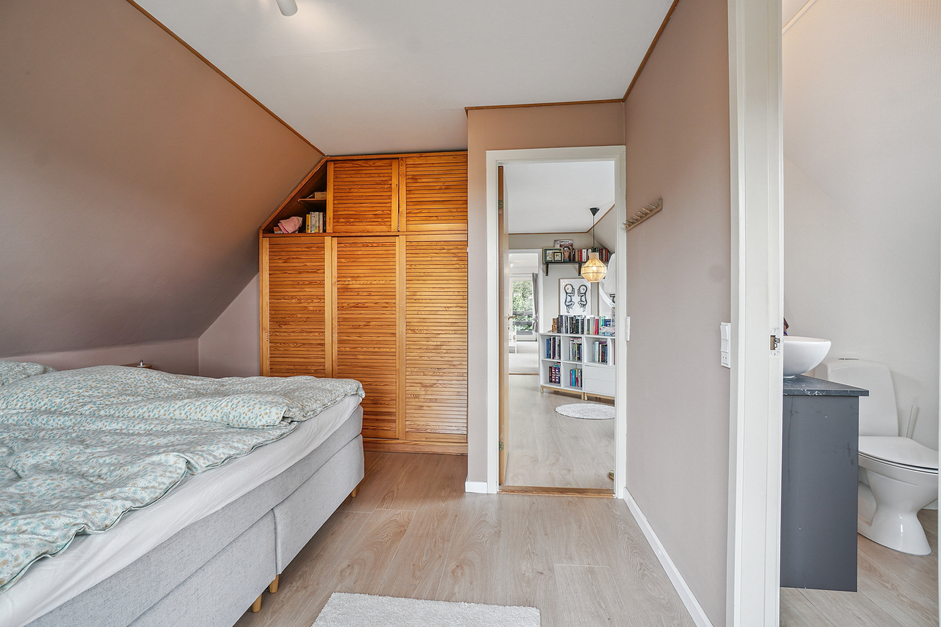 Fremhævet soveværelse billede i fuldskærmstilstand. Billede af Hedebogade 9, 8722 Hedensted