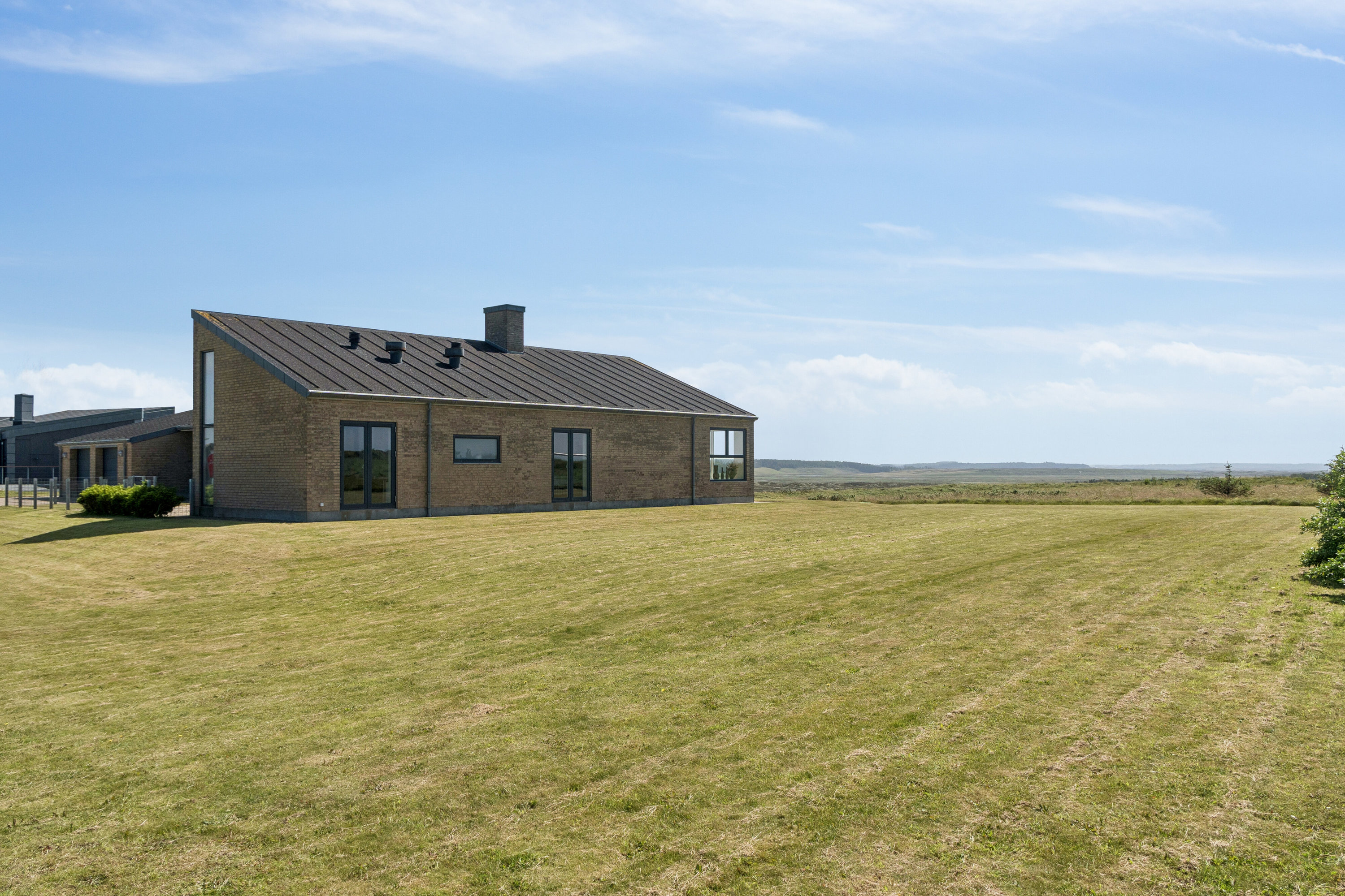 Fremhævet set fra haven billede i fuldskærmstilstand. Billede af Brunbjerg Skrænt 12, 7730 Hanstholm