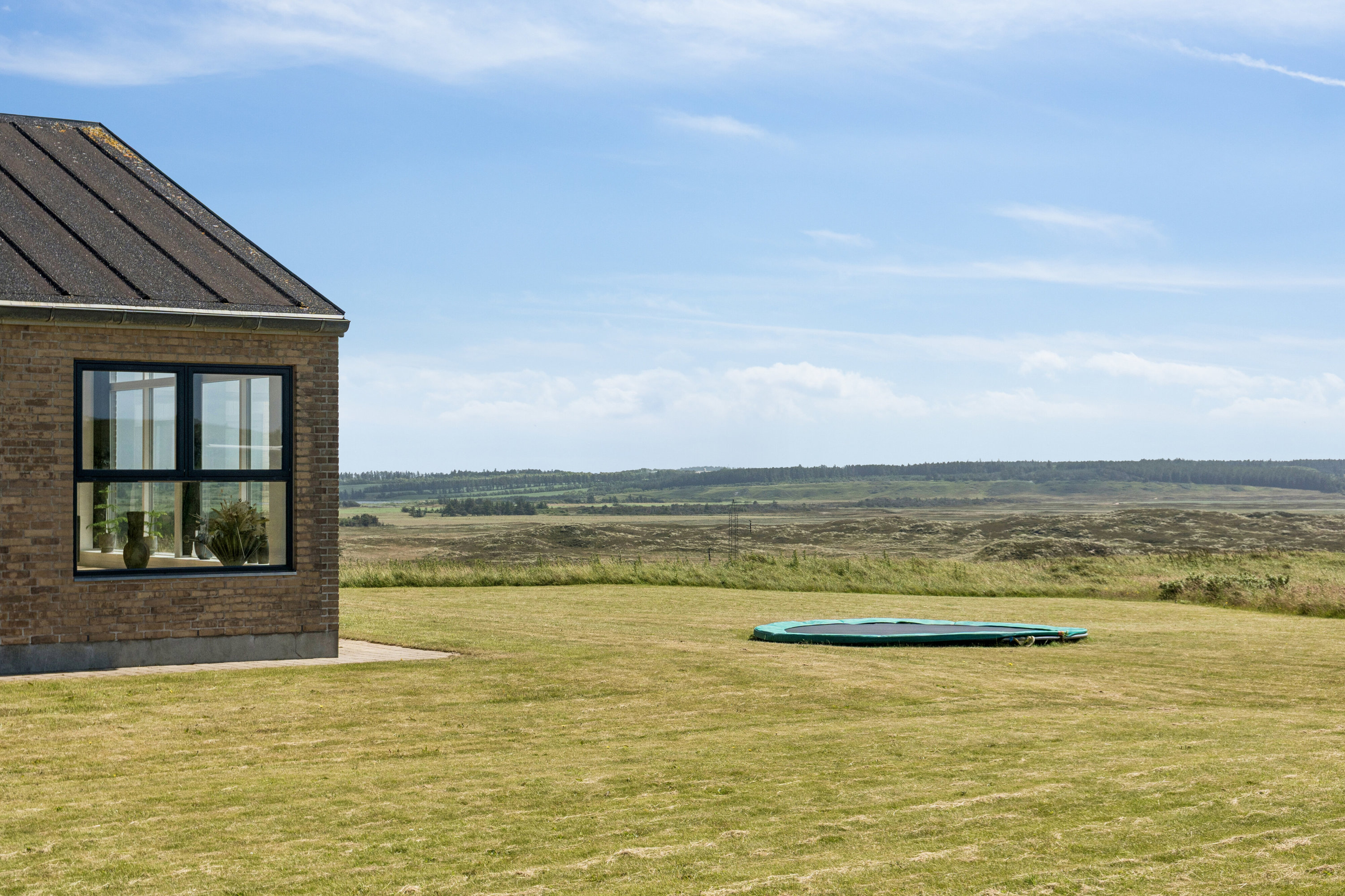 Fremhævet set fra haven billede i fuldskærmstilstand. Billede af Brunbjerg Skrænt 12, 7730 Hanstholm