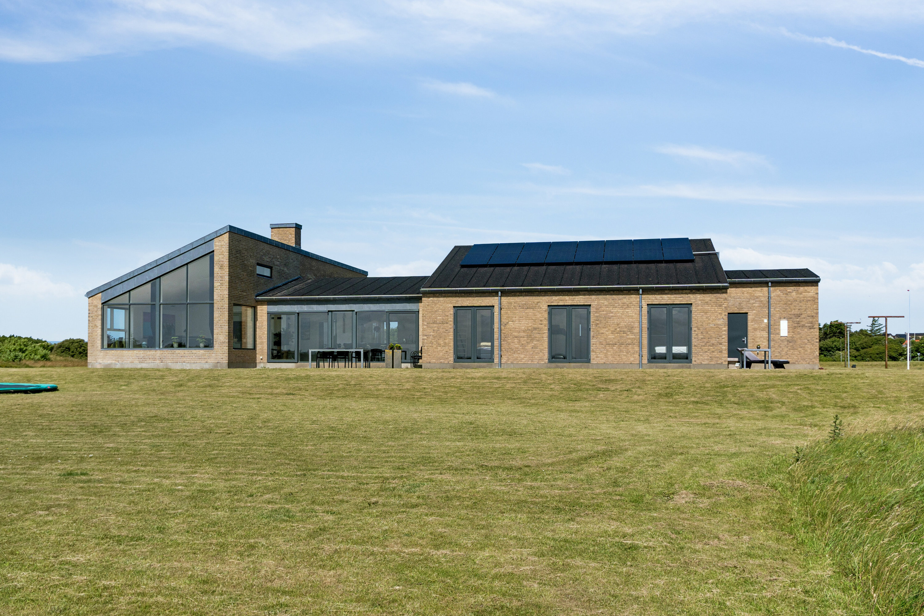 Fremhævet set fra haven billede i fuldskærmstilstand. Billede af Brunbjerg Skrænt 12, 7730 Hanstholm