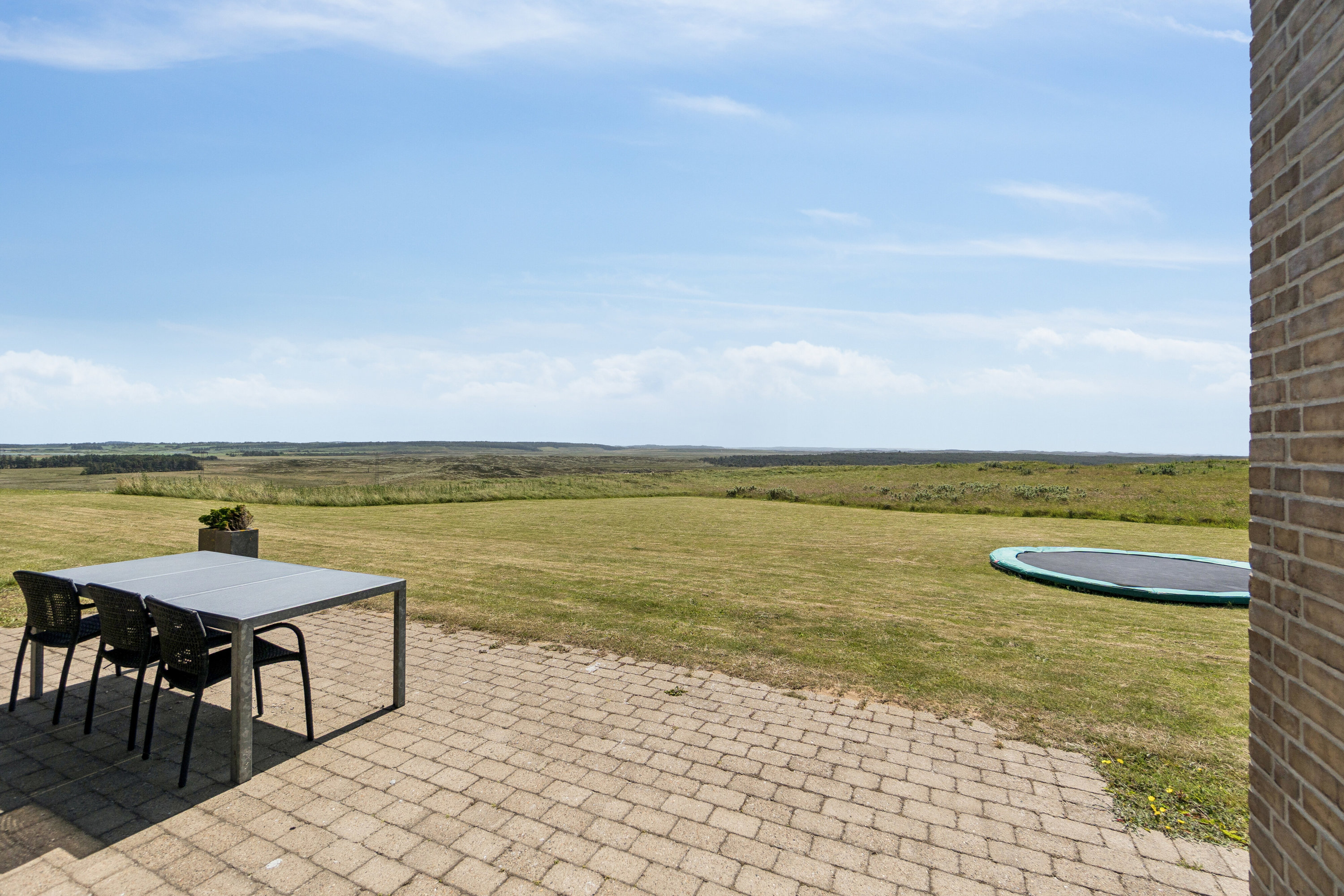 Fremhævet terrasse billede i fuldskærmstilstand. Billede af Brunbjerg Skrænt 12, 7730 Hanstholm