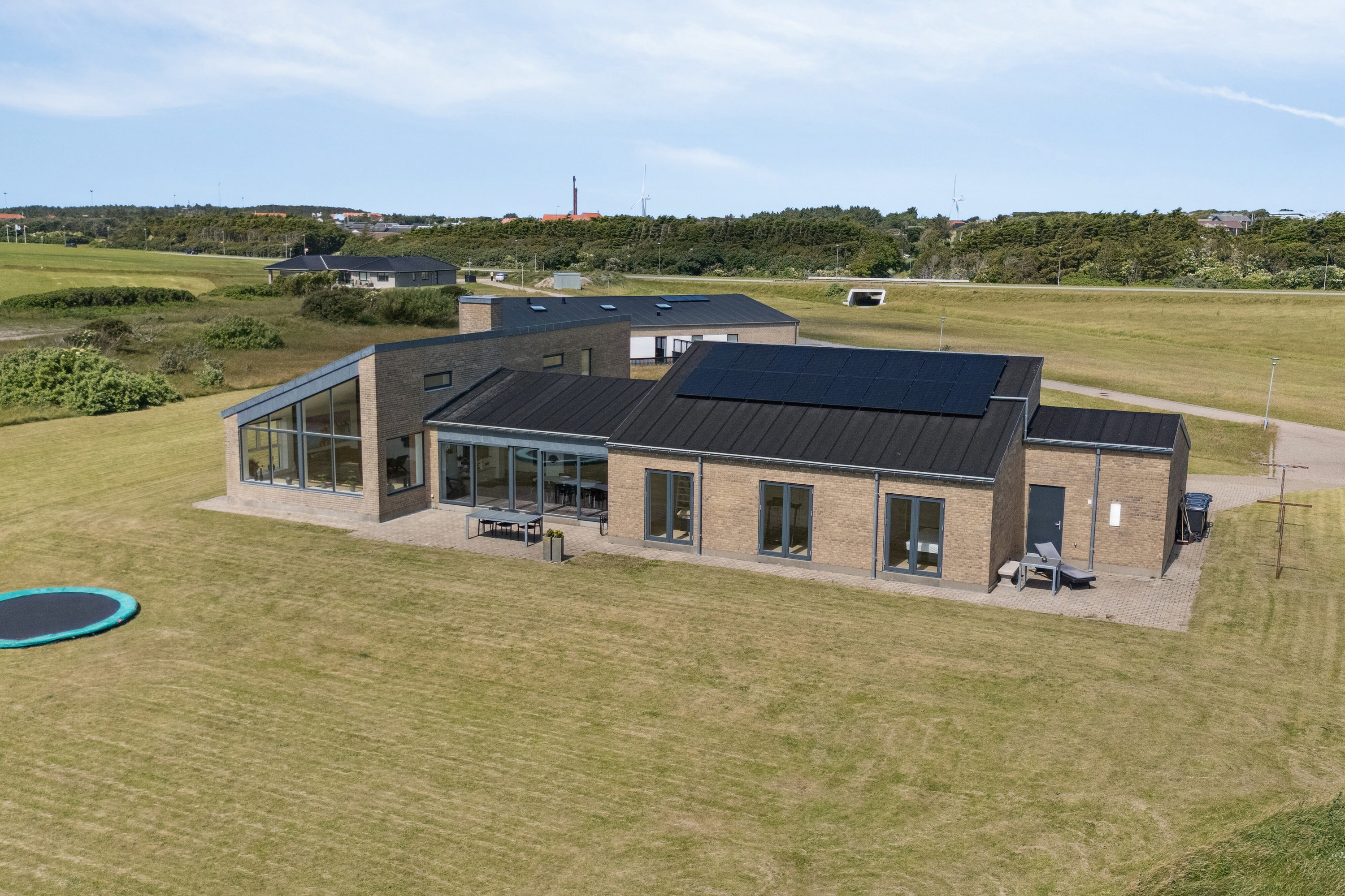 Fremhævet set fra haven billede i fuldskærmstilstand. Billede af Brunbjerg Skrænt 12, 7730 Hanstholm