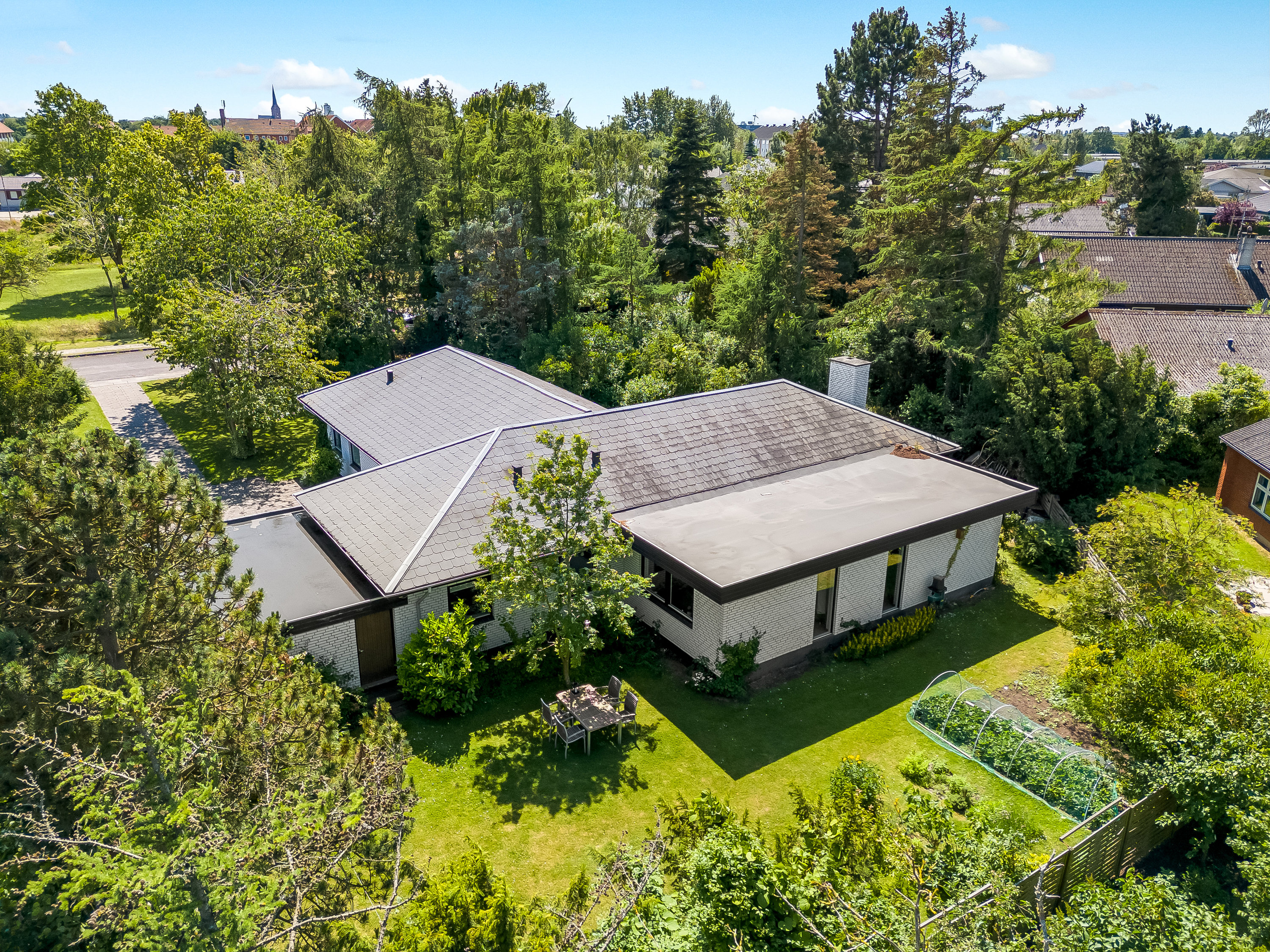 Fremhævet luftfoto billede i fuldskærmstilstand. Billede af Valmuevej 7, 4900 Nakskov