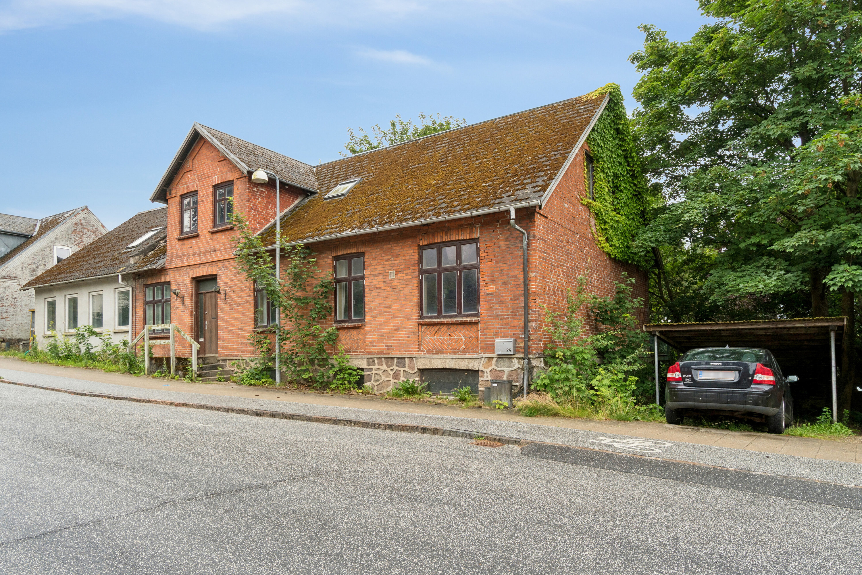 Miniaturebillede 1: set fra vejen. Billede af Vestergade 25, 6040 Egtved