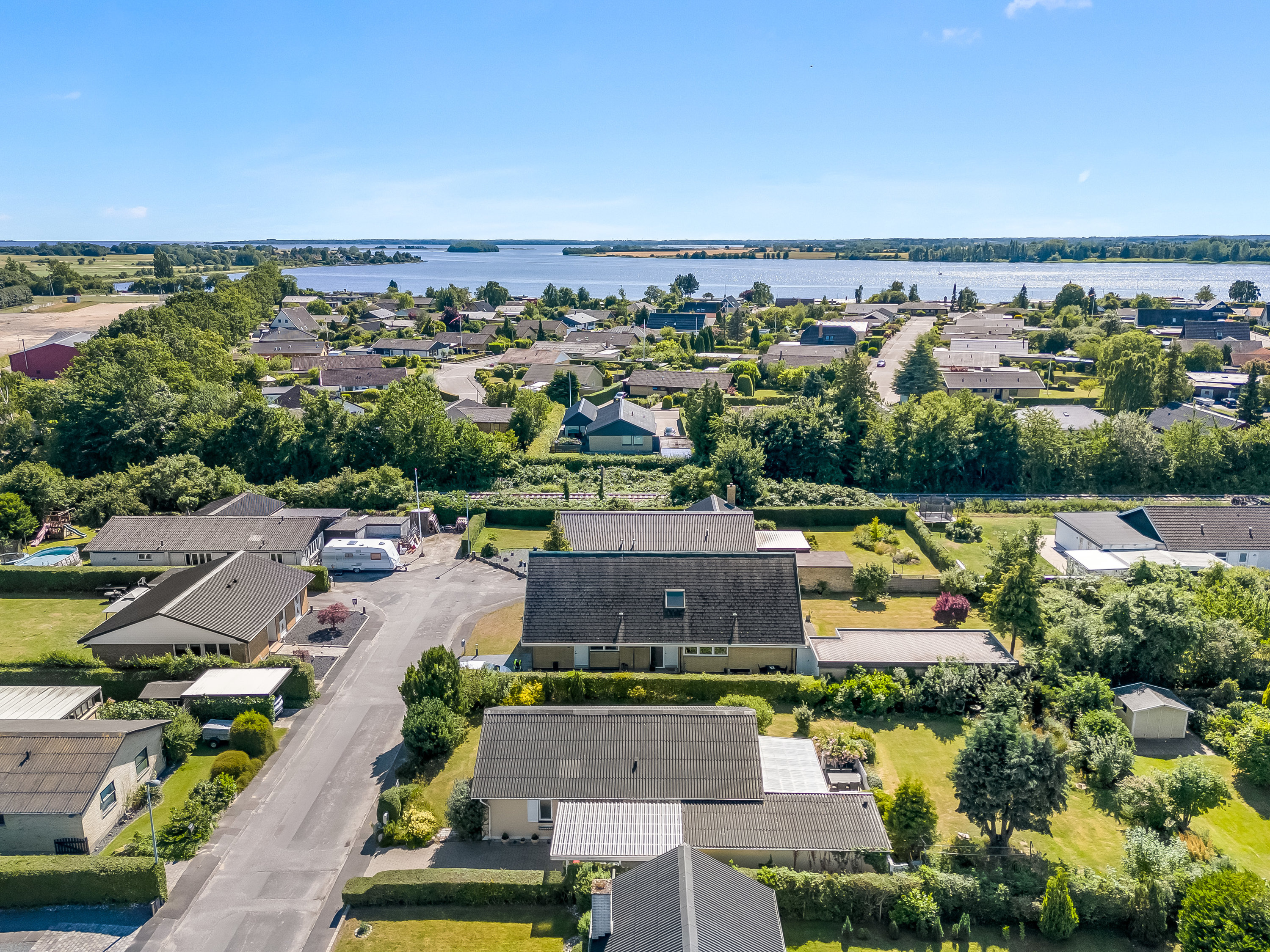 Fremhævet luftfoto billede i fuldskærmstilstand. Billede af Læsøvej 8, 4800 Nykøbing F