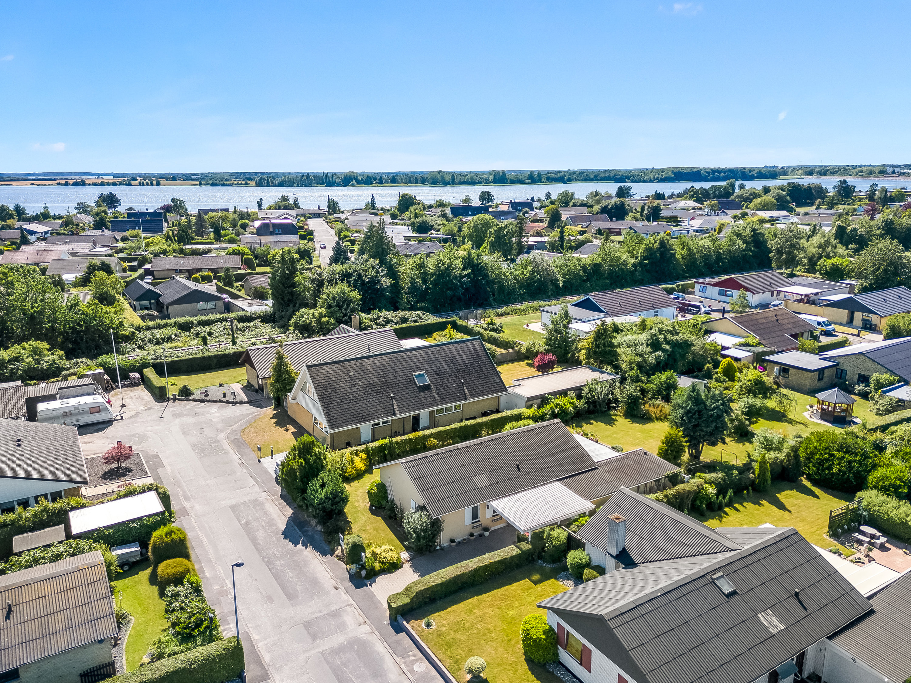 Fremhævet luftfoto billede i fuldskærmstilstand. Billede af Læsøvej 8, 4800 Nykøbing F