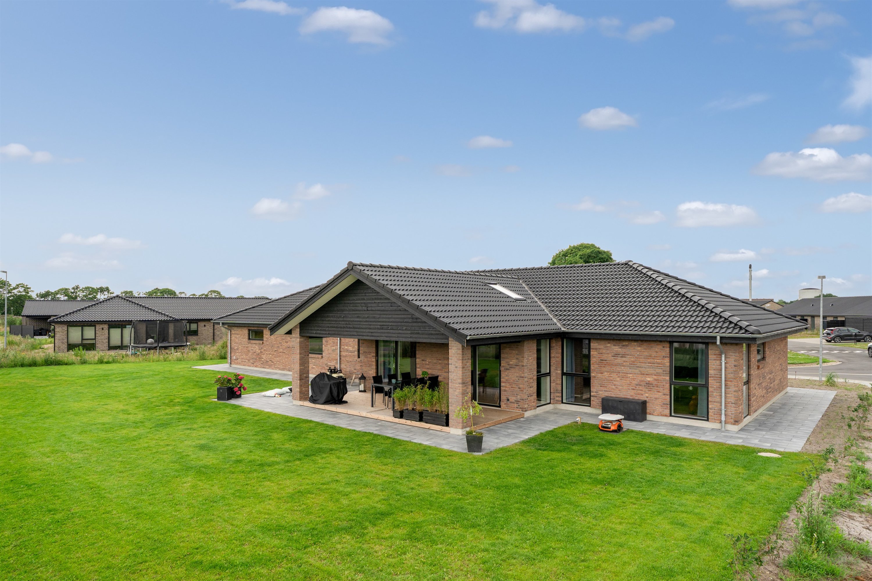 Villa: Ejendommen på Læhegnet 1, 7190 Billund