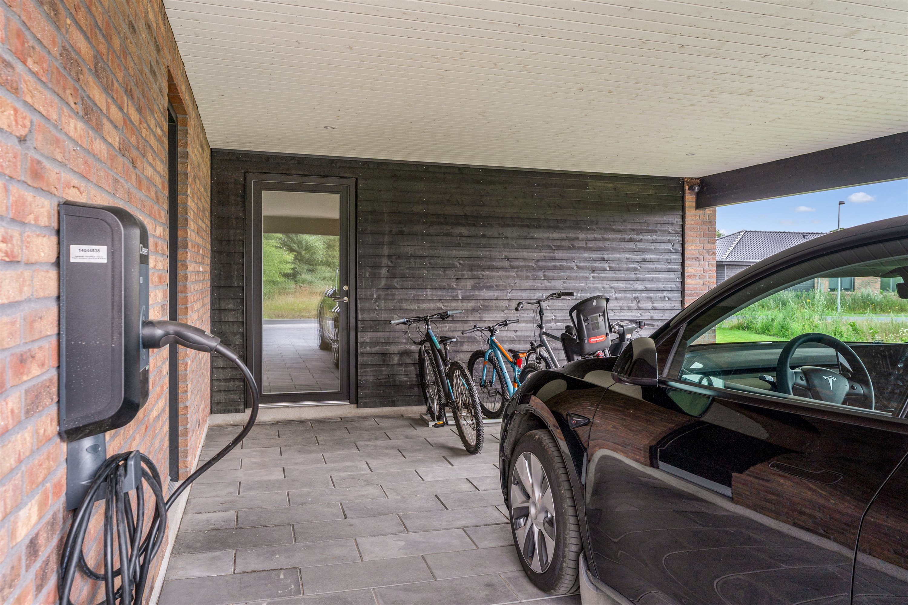Fremhævet carport billede i fuldskærmstilstand. Billede af Læhegnet 1, 7190 Billund