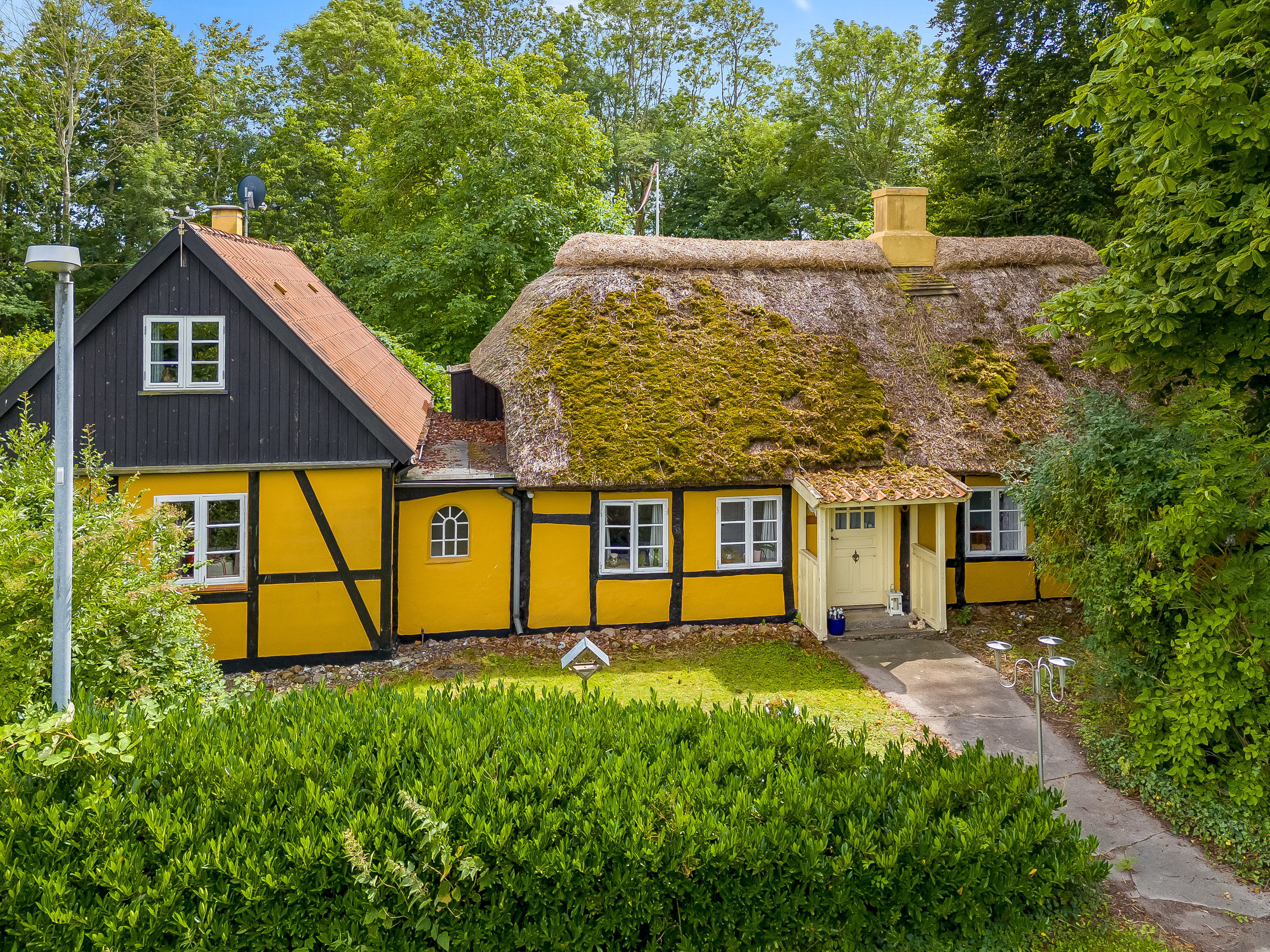 Fremhævet luftfoto billede i fuldskærmstilstand. Billede af Klønge Byvej 10, 4983 Dannemare