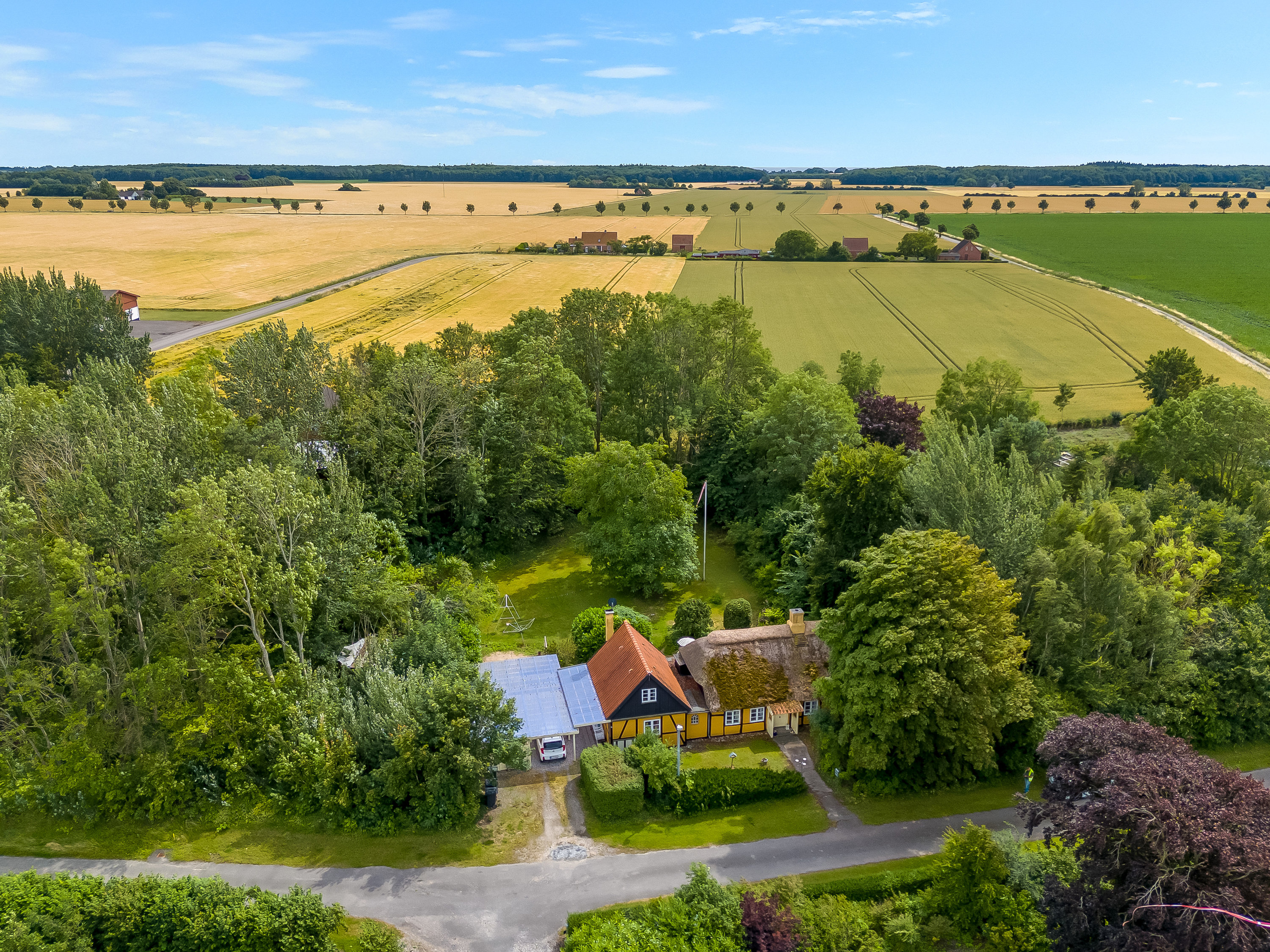 Fremhævet luftfoto billede i fuldskærmstilstand. Billede af Klønge Byvej 10, 4983 Dannemare