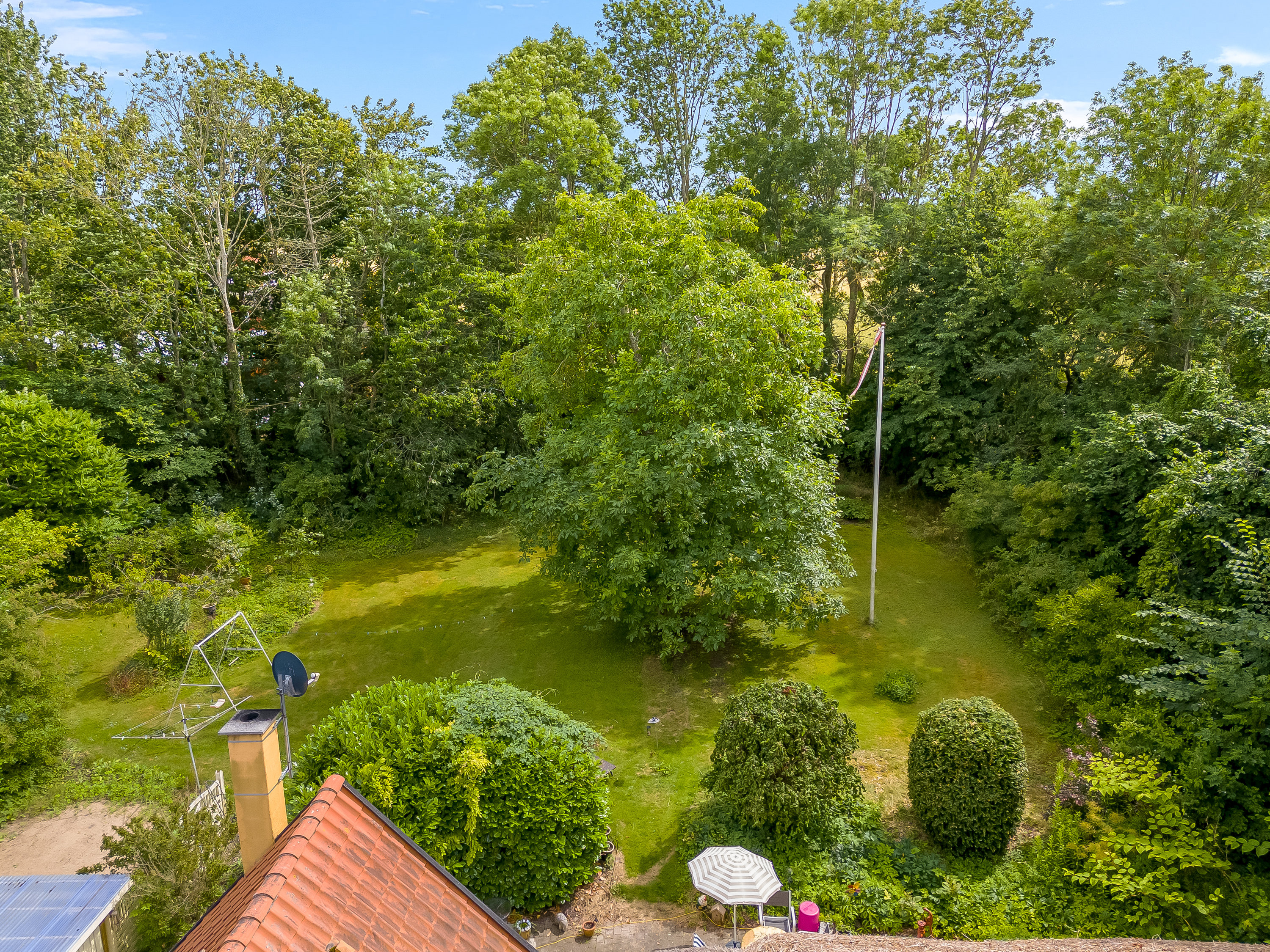 Fremhævet luftfoto billede i fuldskærmstilstand. Billede af Klønge Byvej 10, 4983 Dannemare