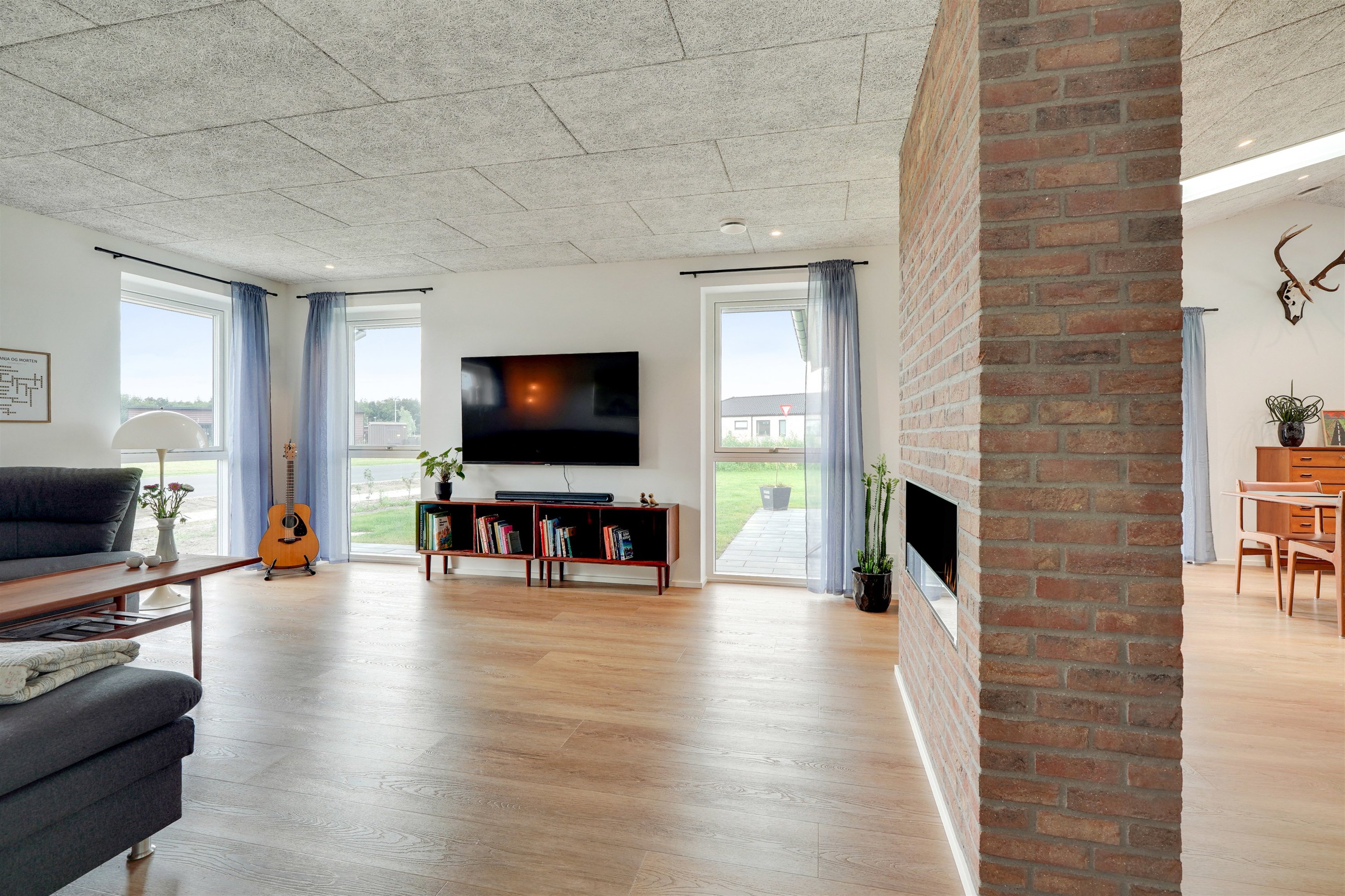 Fremhævet stue billede i fuldskærmstilstand. Billede af Læhegnet 1, 7190 Billund