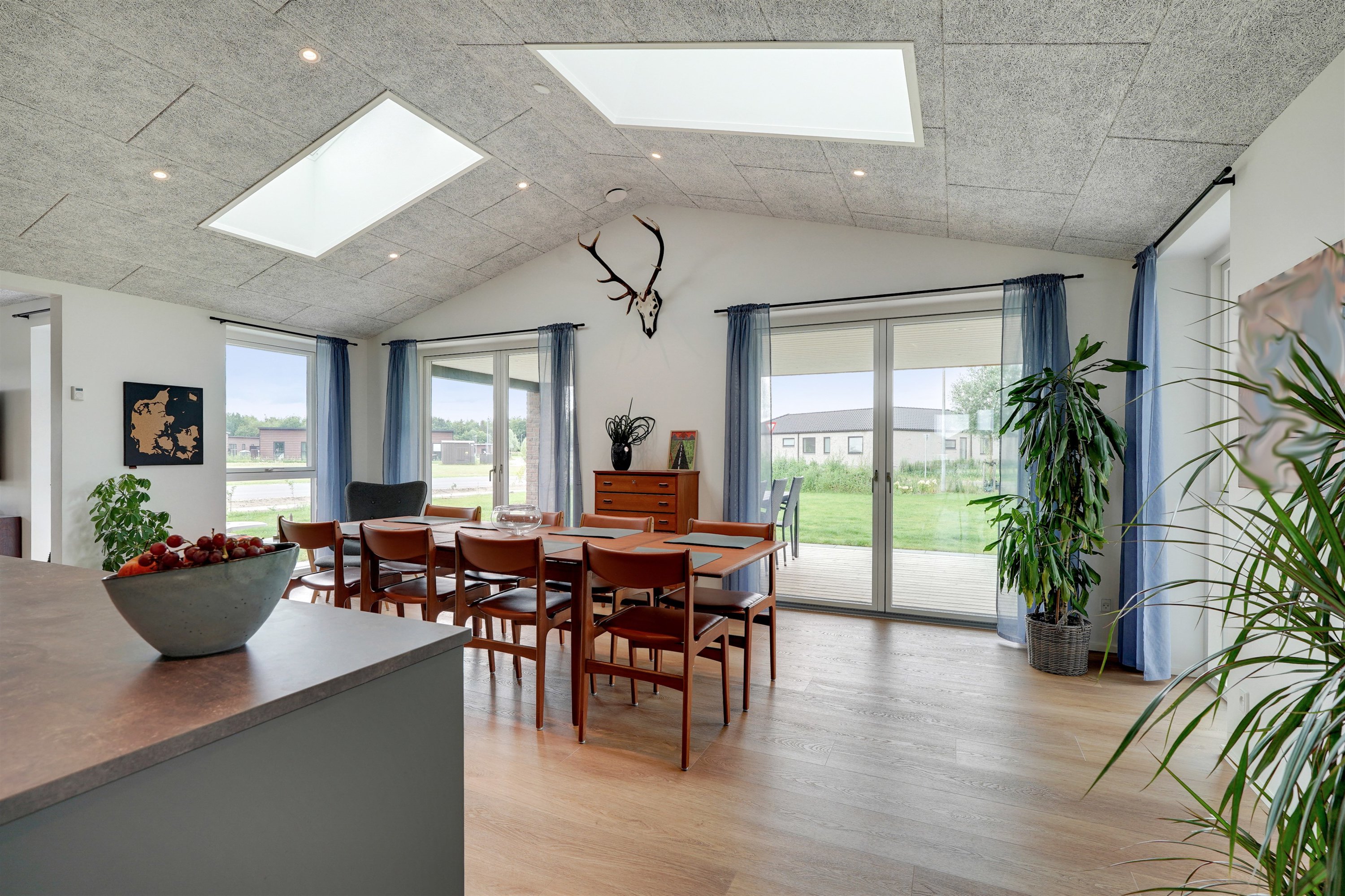 Fremhævet køkken billede i fuldskærmstilstand. Billede af Læhegnet 1, 7190 Billund