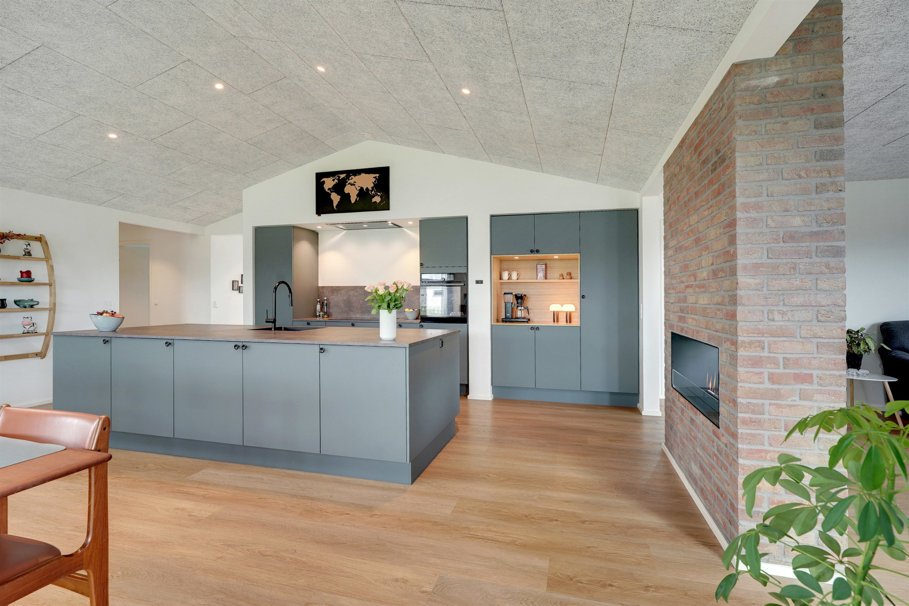 Fremhævet alrum billede i fuldskærmstilstand. Billede af Læhegnet 1, 7190 Billund