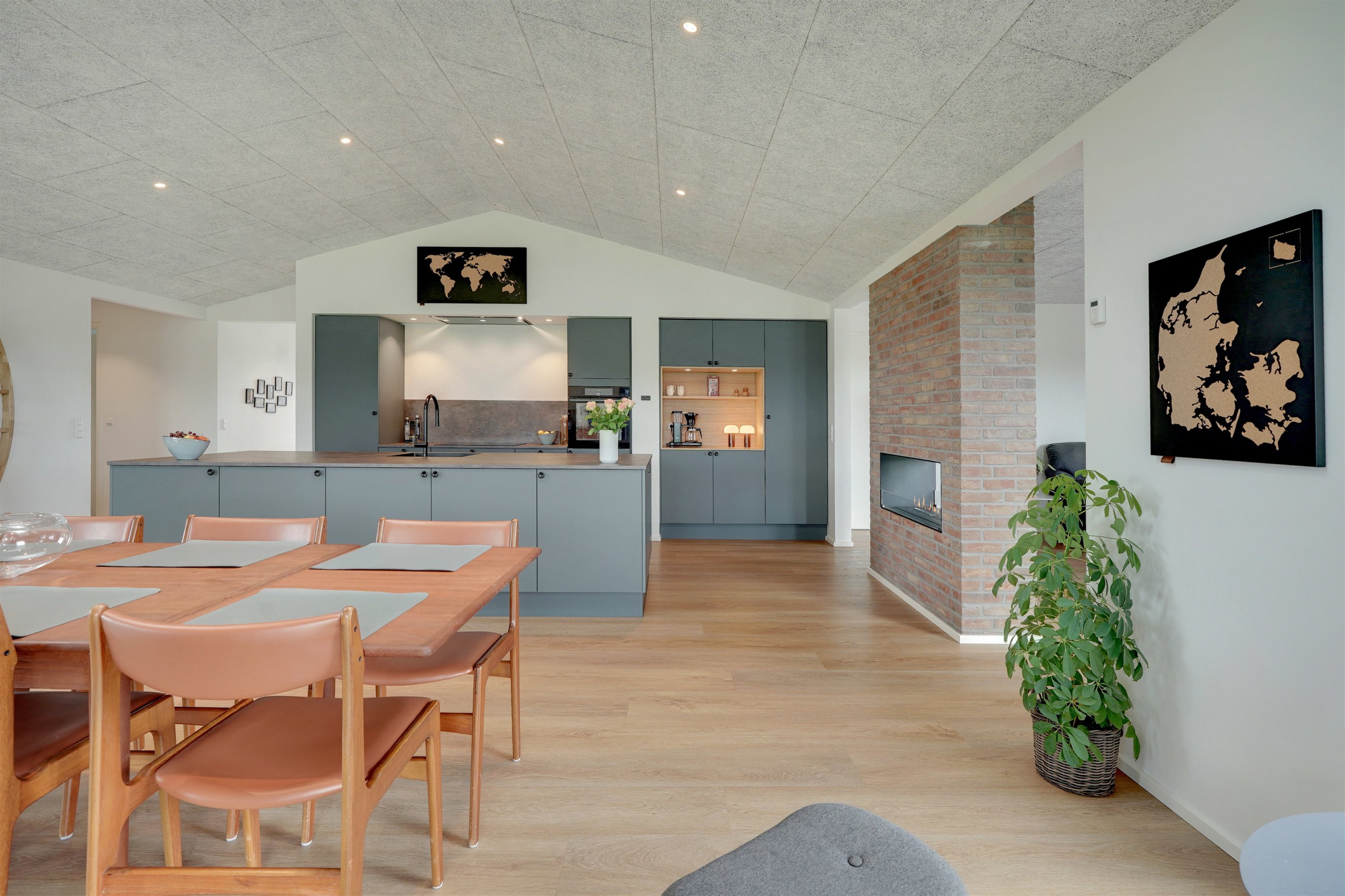 Fremhævet alrum billede i fuldskærmstilstand. Billede af Læhegnet 1, 7190 Billund