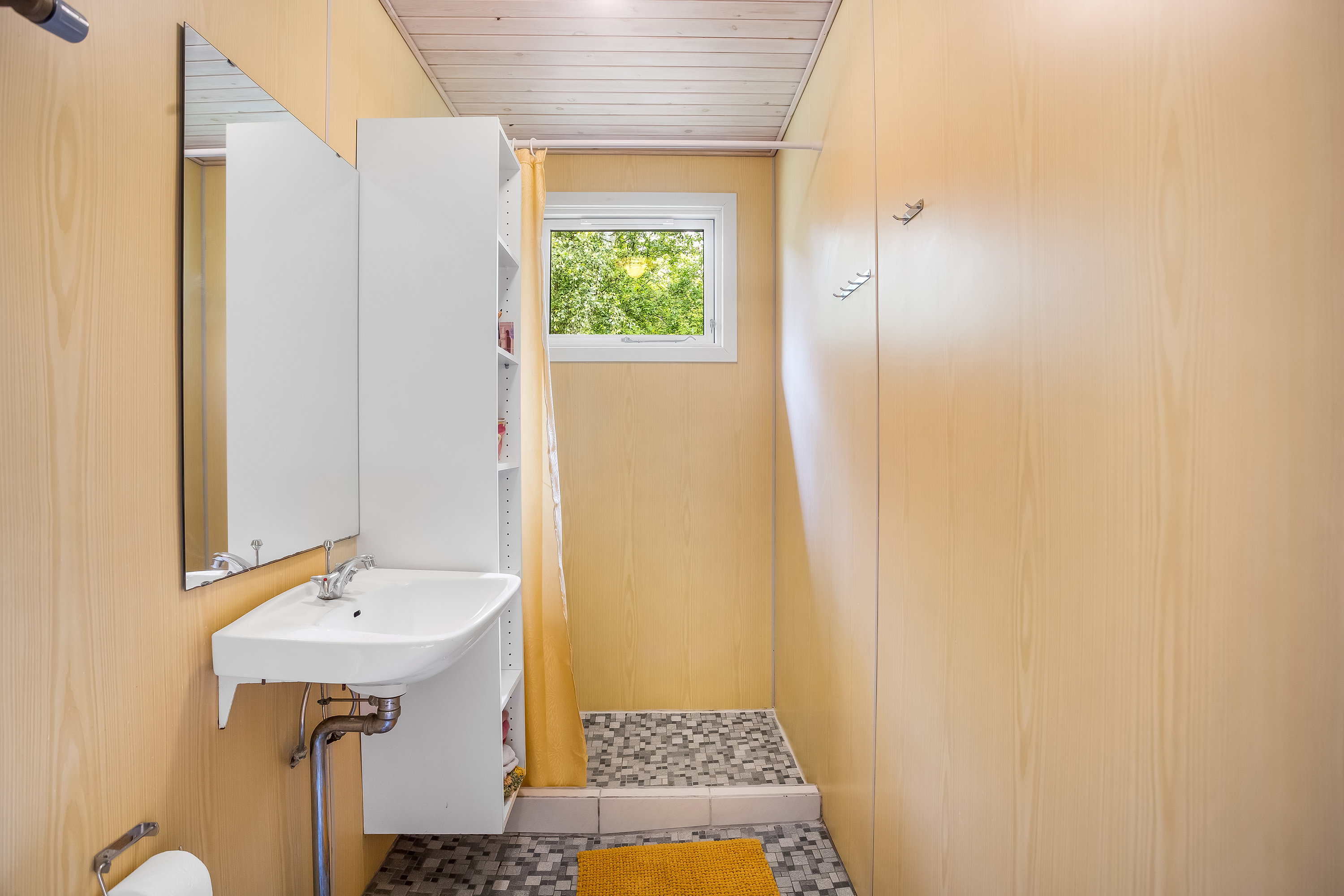 Fremhævet badeværelse billede i fuldskærmstilstand. Billede af Skinnerstræde 8, Hummingen, 4983 Dannemare