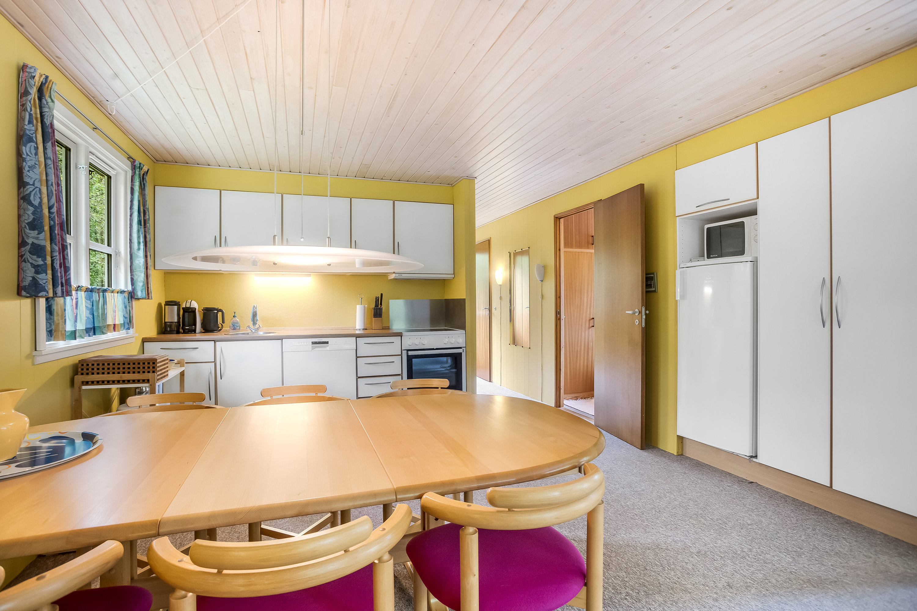 Fremhævet køkken billede i fuldskærmstilstand. Billede af Skinnerstræde 8, Hummingen, 4983 Dannemare