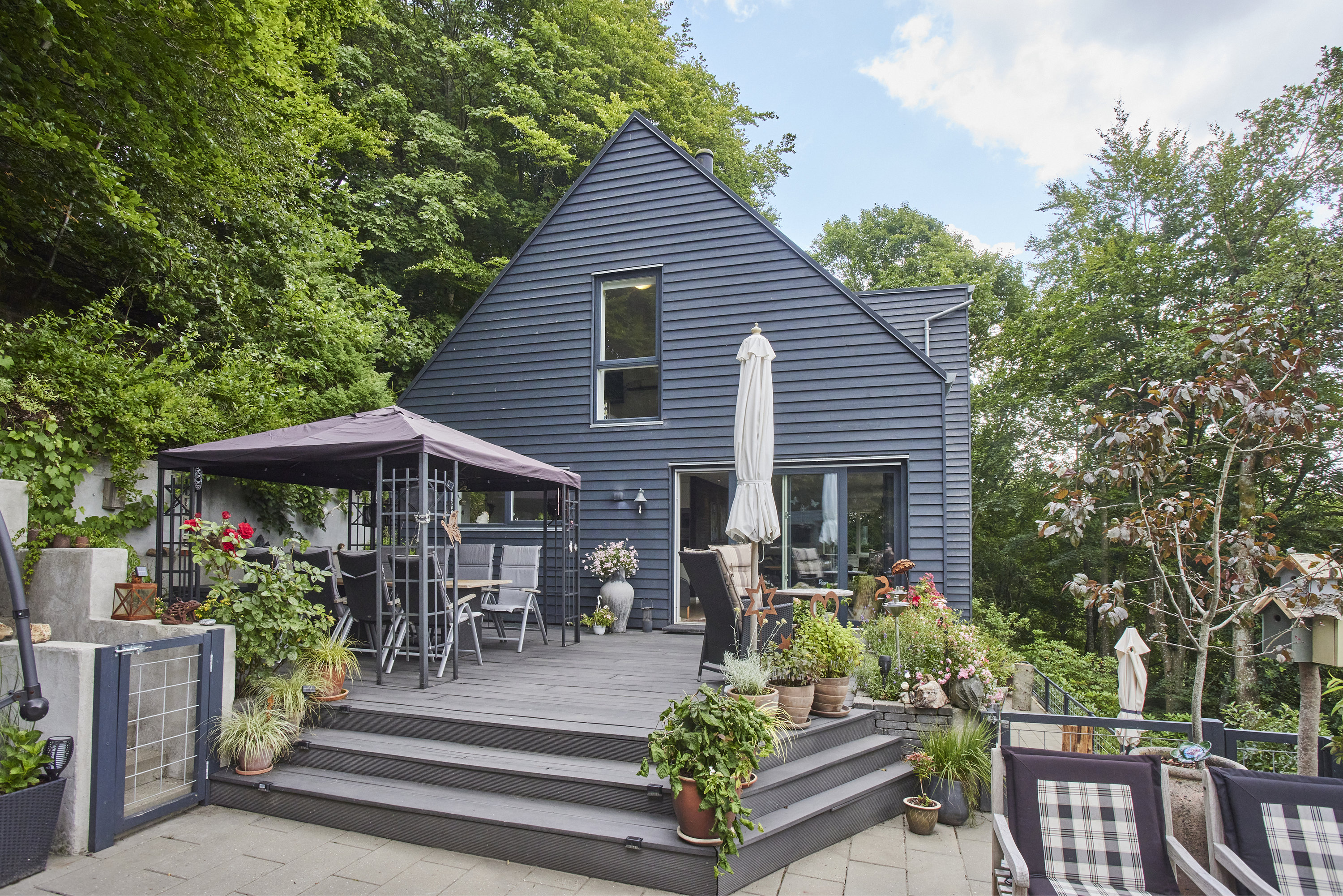 Fremhævet terrasse billede i fuldskærmstilstand. Billede af Højlundvej 4, Voervadsbro, 8660 Skanderborg