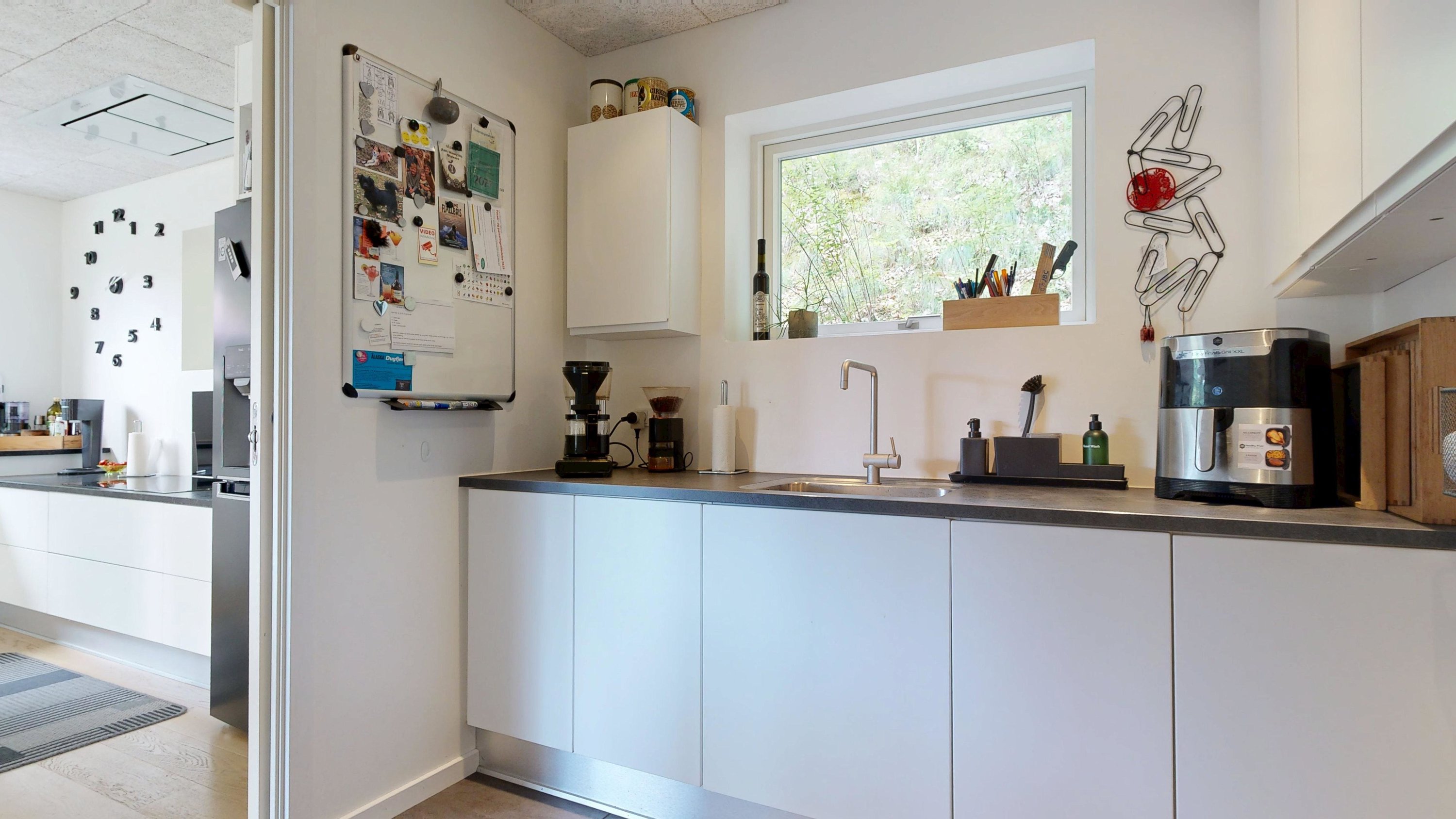 Fremhævet køkken billede i fuldskærmstilstand. Billede af Højlundvej 4, Voervadsbro, 8660 Skanderborg