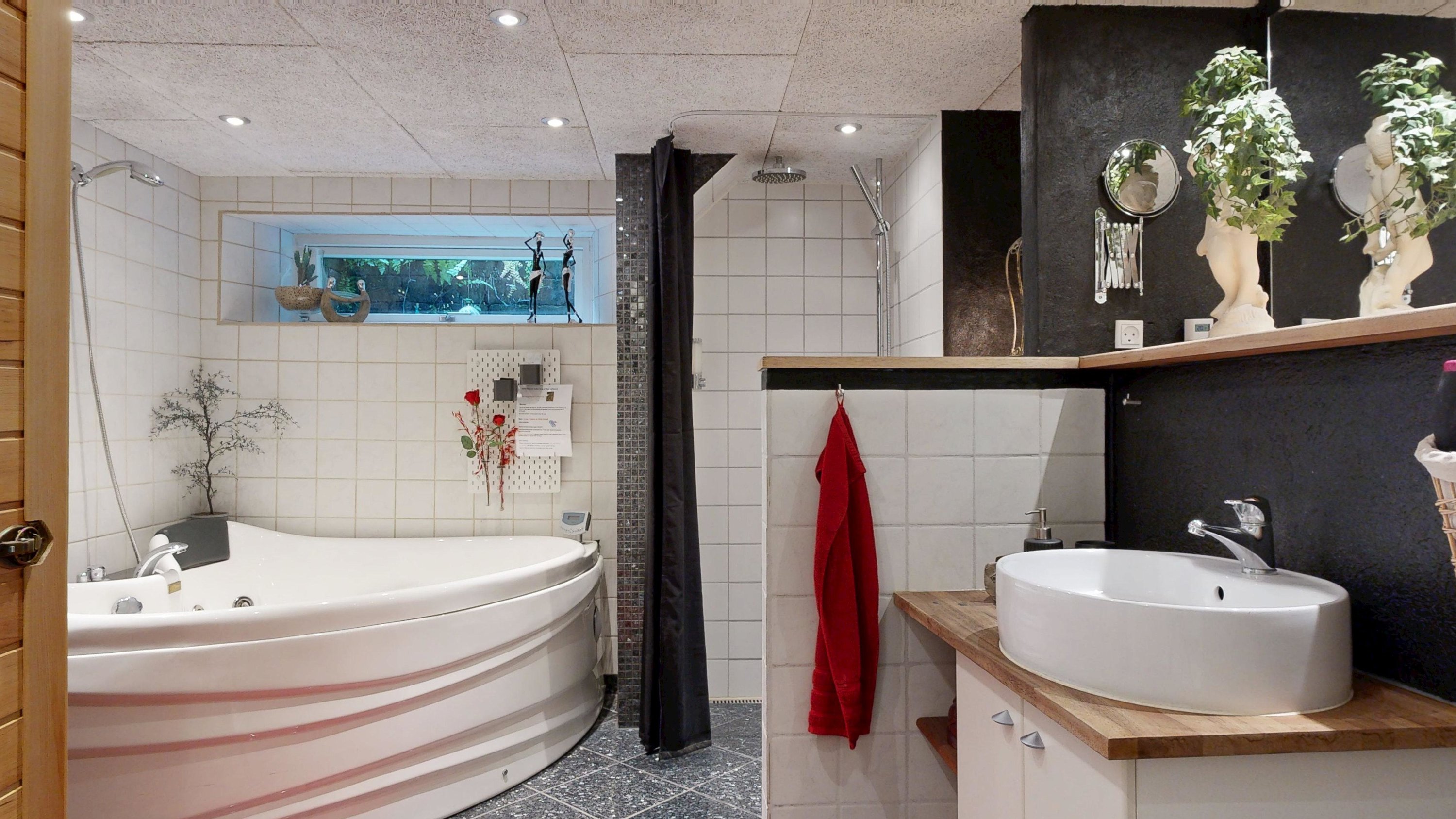 Fremhævet badeværelse billede i fuldskærmstilstand. Billede af Højlundvej 4, Voervadsbro, 8660 Skanderborg