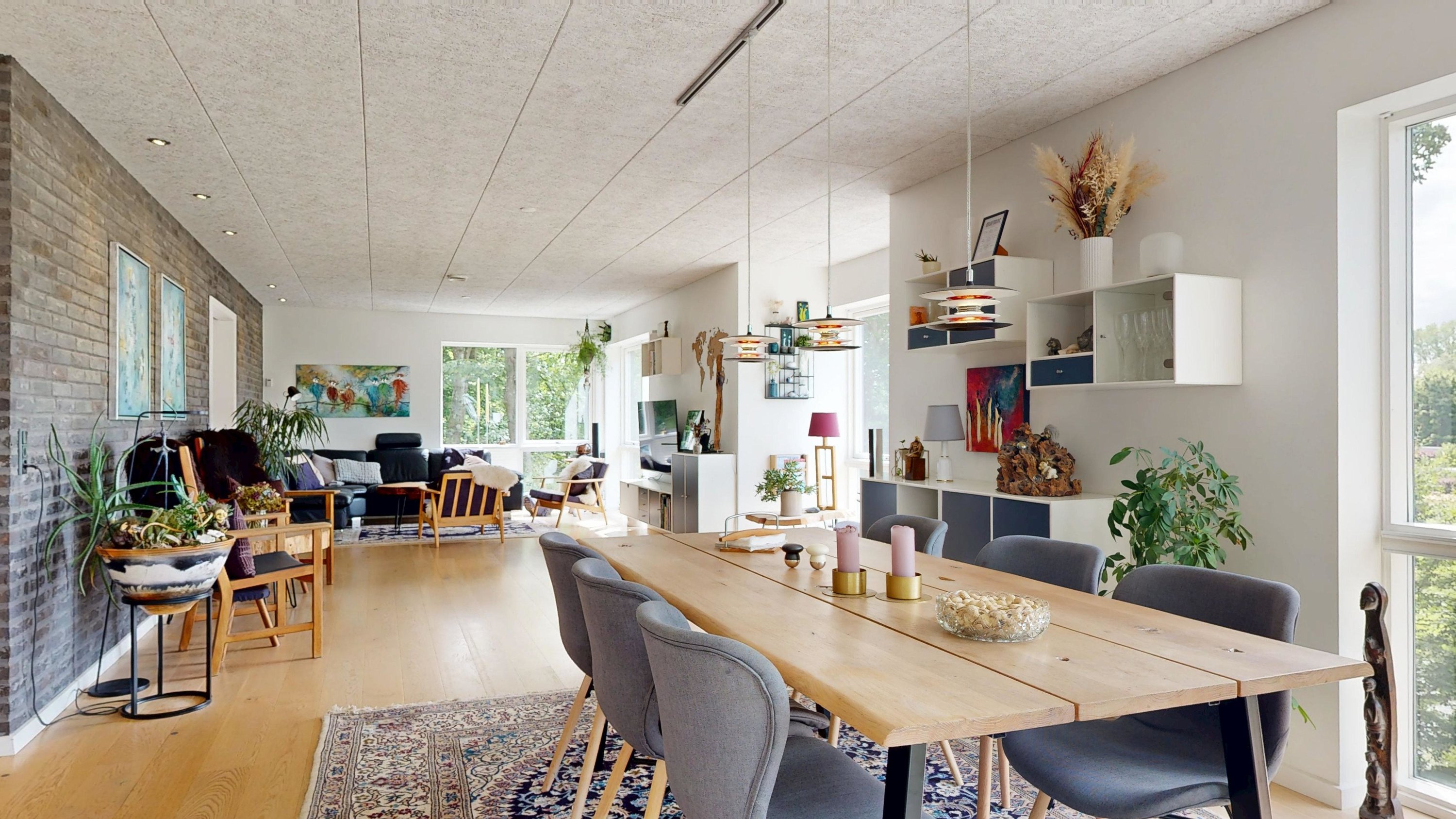 Fremhævet stue billede i fuldskærmstilstand. Billede af Højlundvej 4, Voervadsbro, 8660 Skanderborg