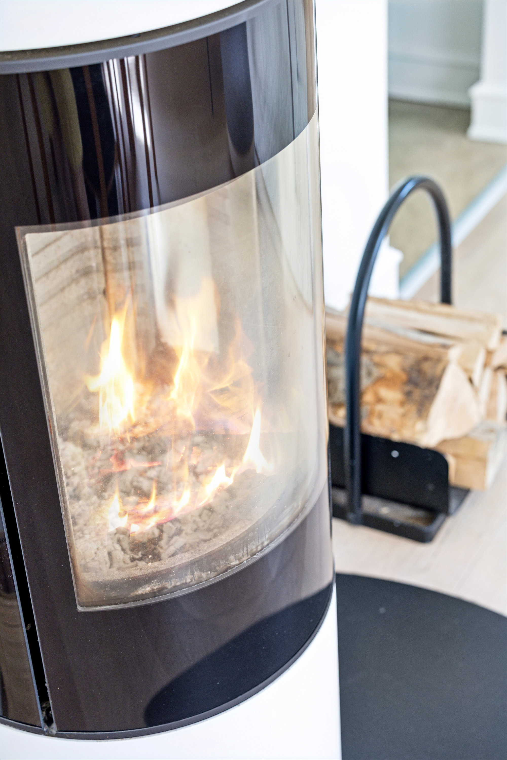 Fremhævet brændeovn billede i fuldskærmstilstand. Billede af Bjernemarksvej 36, Tåsinge, 5700 Svendborg