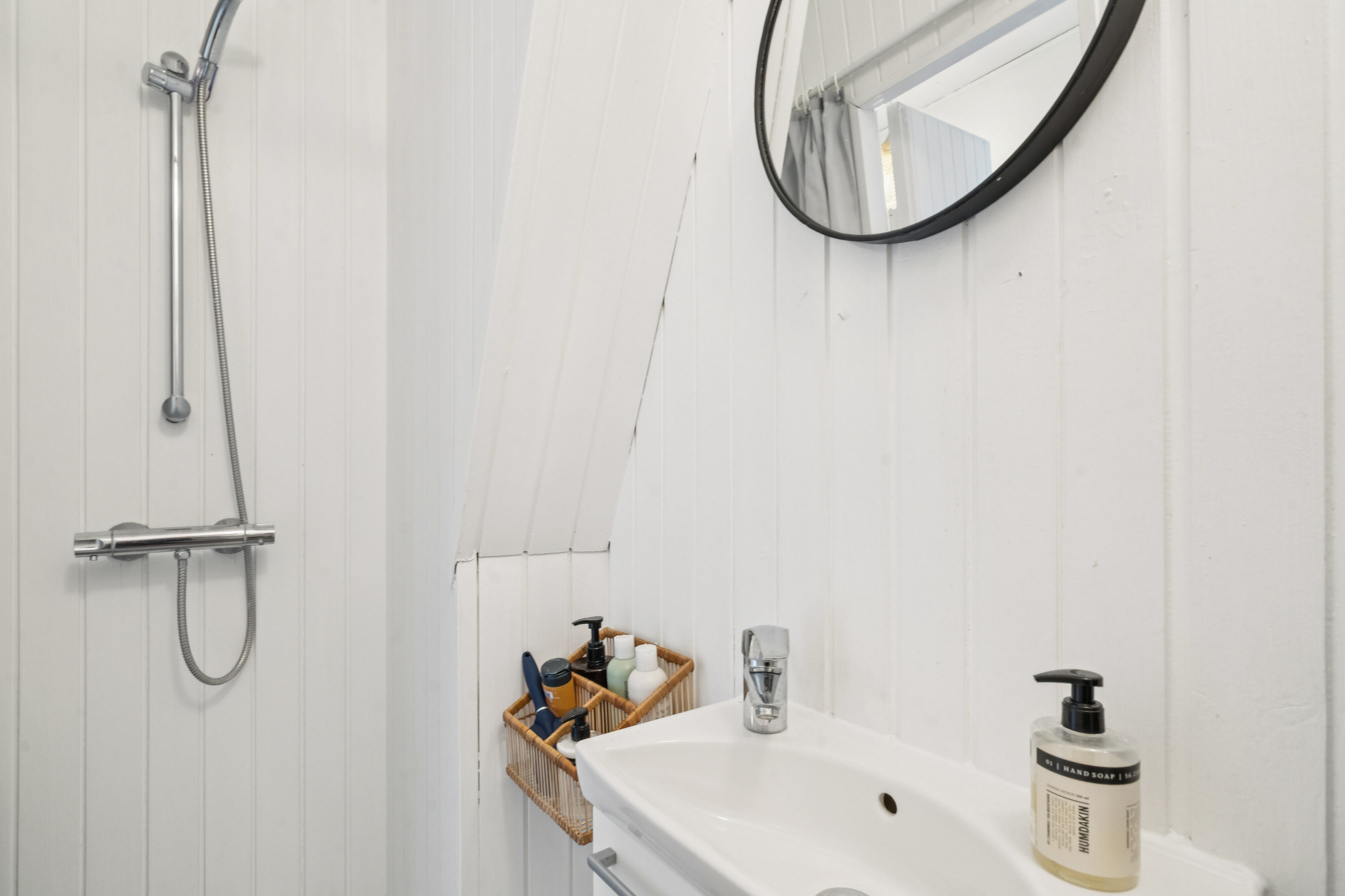 Fremhævet badeværelse billede i fuldskærmstilstand. Billede af Silkeborgvej 196, 3. th., 8000 Aarhus C