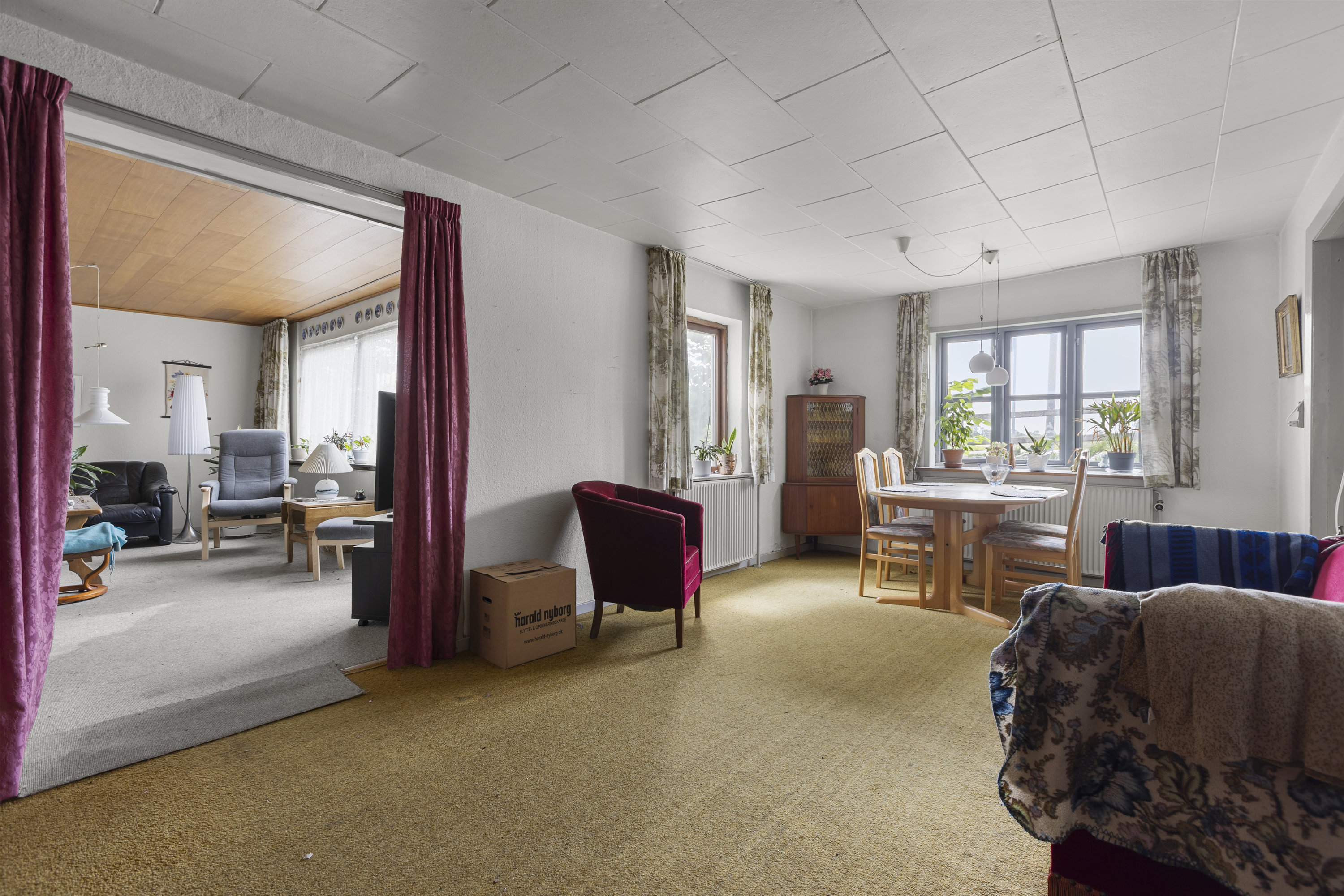 Fremhævet stue billede i fuldskærmstilstand. Billede af Hømvej 1, Høm, 4100 Ringsted