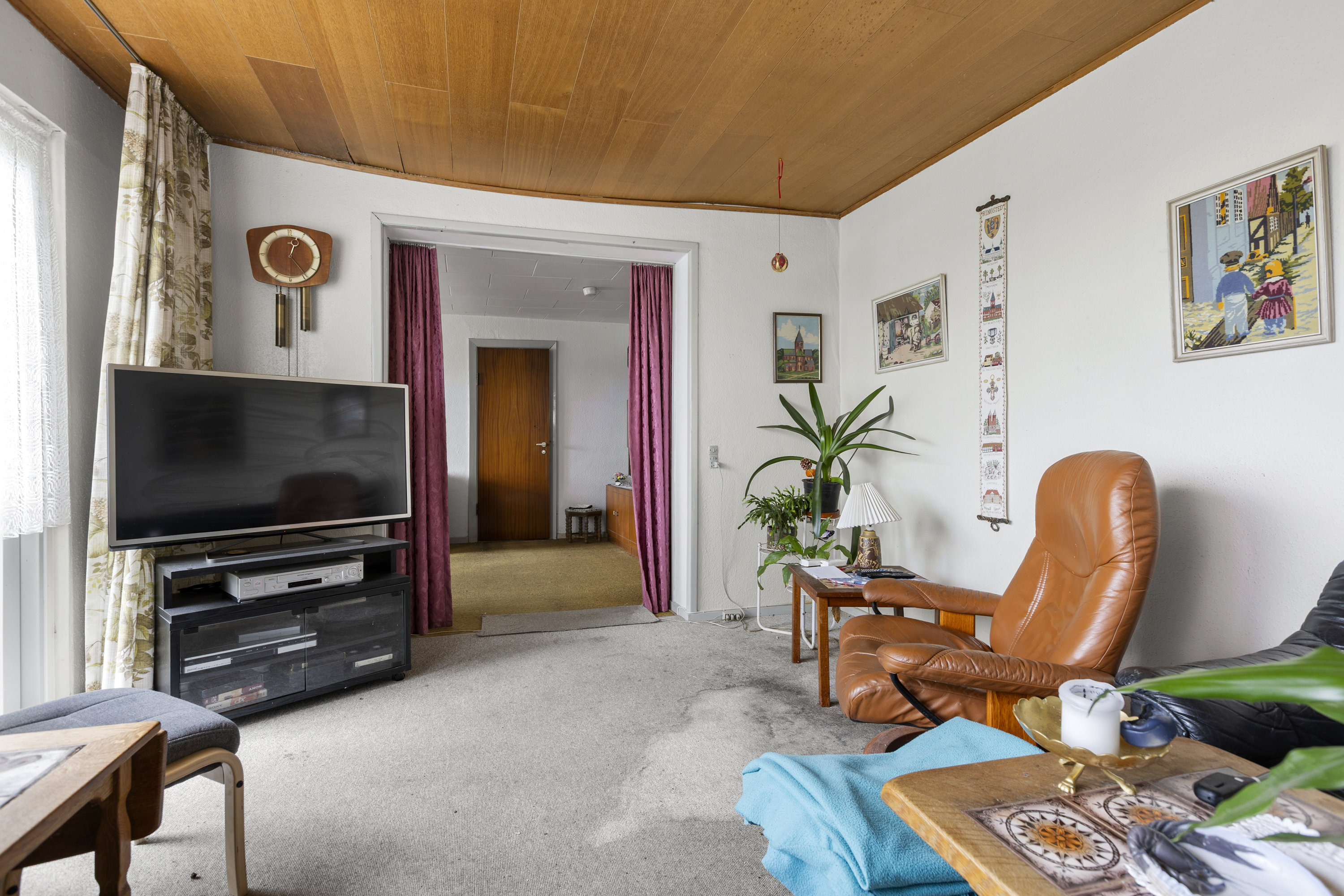 Fremhævet stue billede i fuldskærmstilstand. Billede af Hømvej 1, Høm, 4100 Ringsted