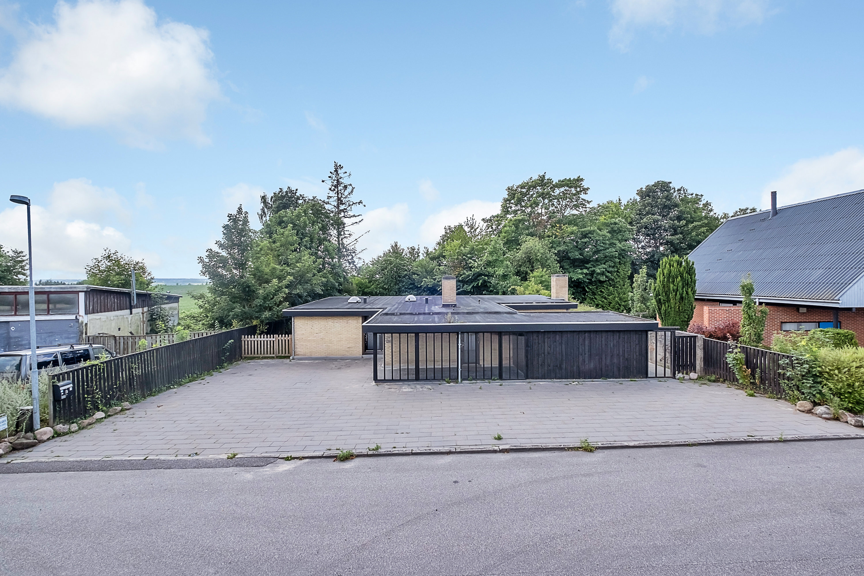 Fremhævet facade billede i fuldskærmstilstand. Billede af Mosevangen 3, 8520 Lystrup