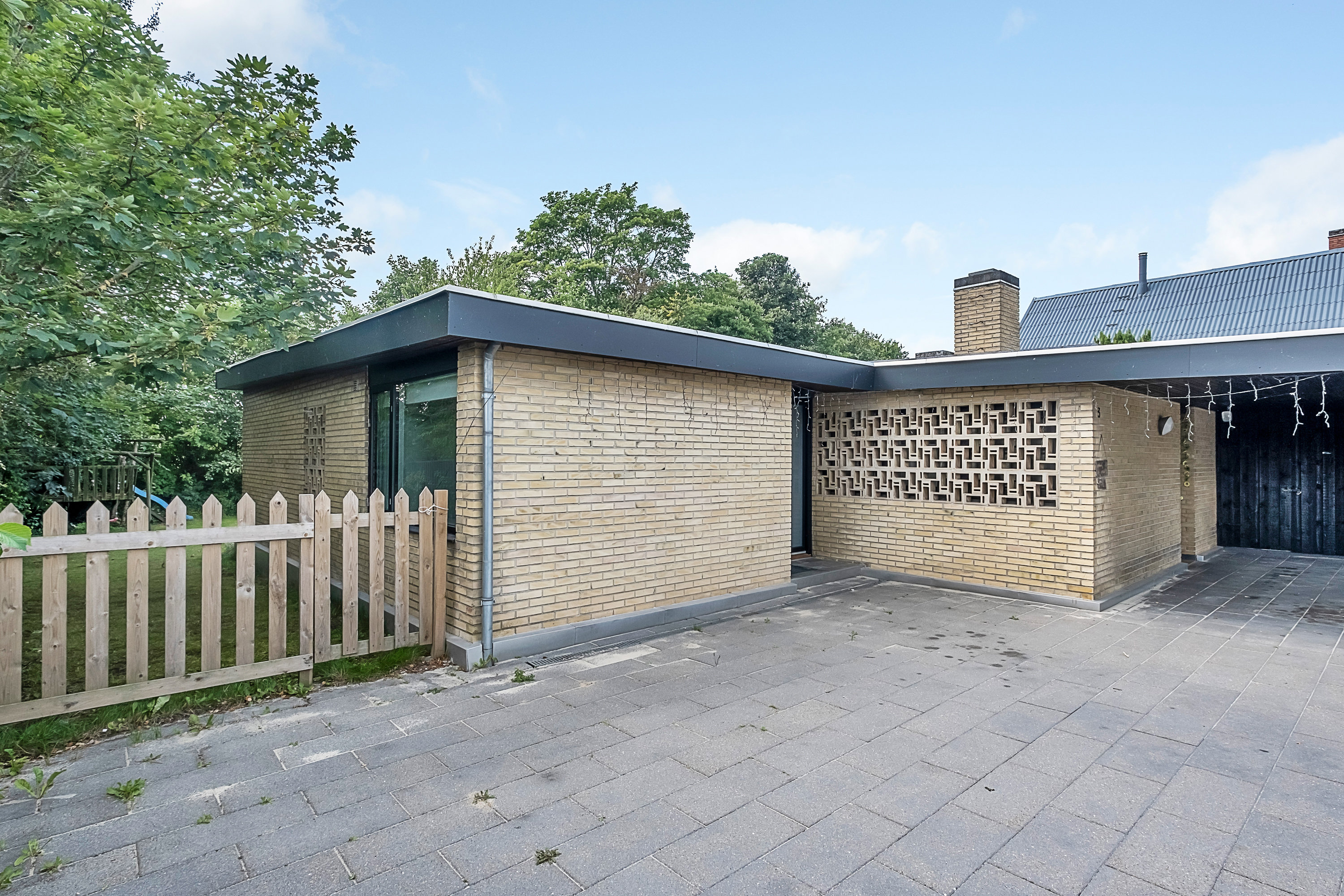 Fremhævet facade billede i fuldskærmstilstand. Billede af Mosevangen 3, 8520 Lystrup