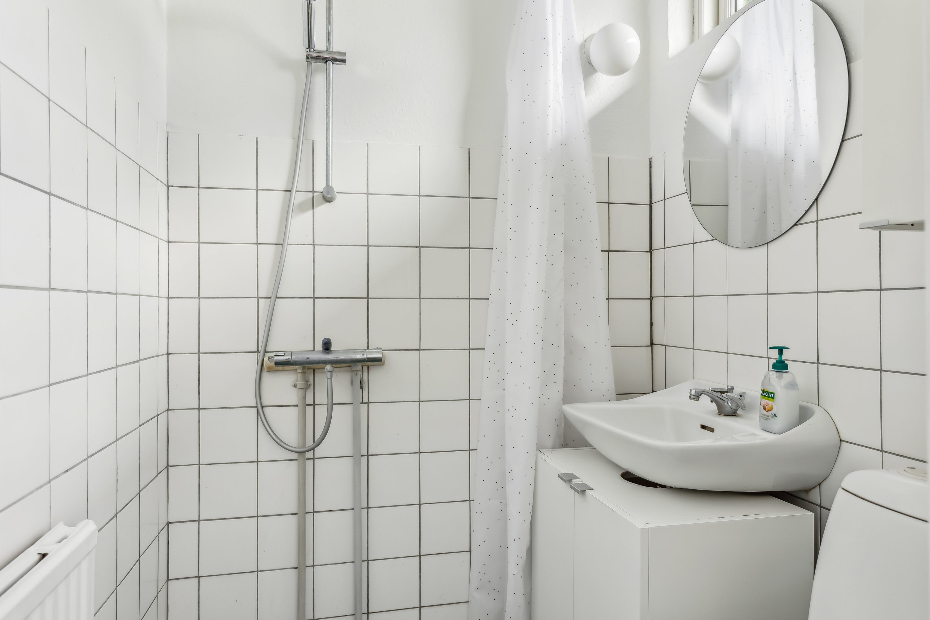 Fremhævet bad billede i fuldskærmstilstand. Billede af Helenevej 2, 4270 Høng