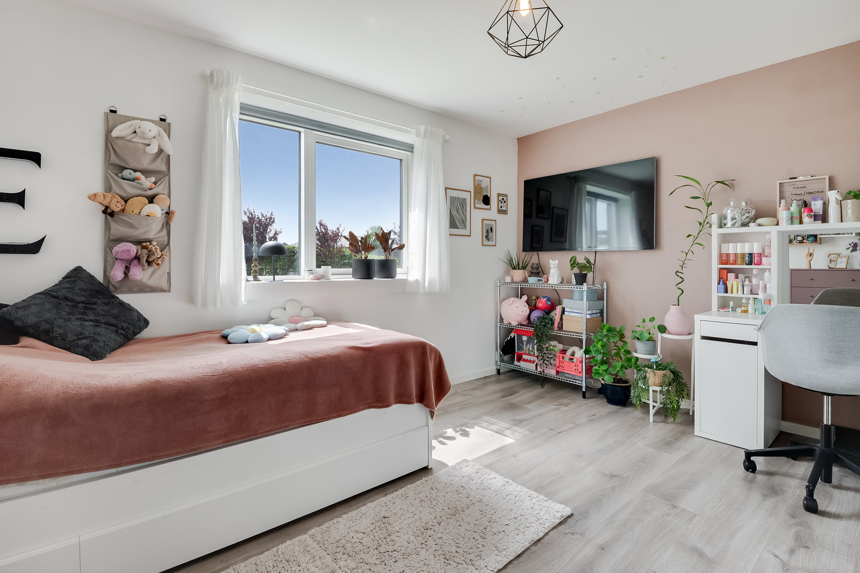 Fremhævet soveværelse billede i fuldskærmstilstand. Billede af Løbegangen 89, 5800 Nyborg