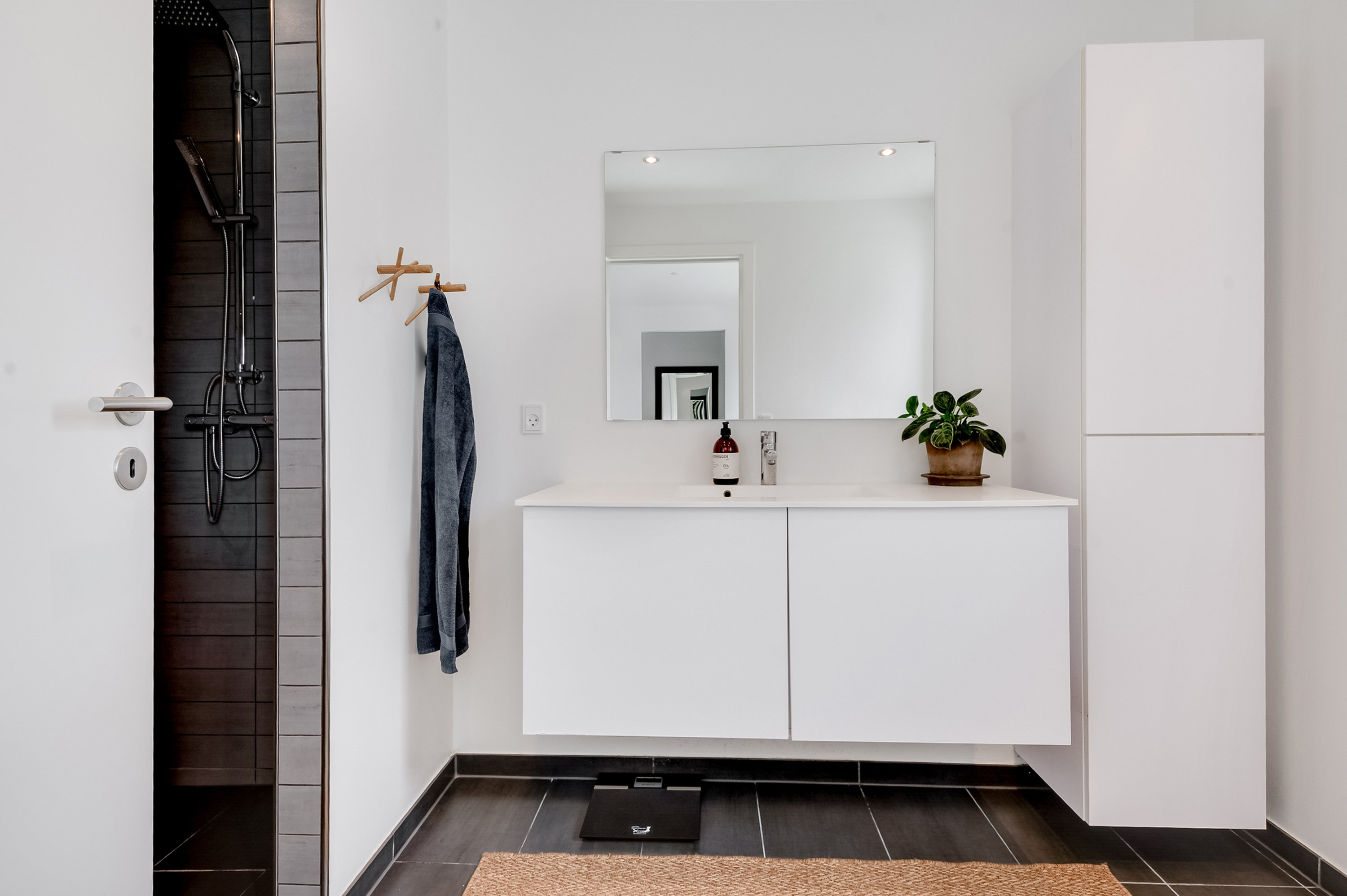 Fremhævet badeværelse billede i fuldskærmstilstand. Billede af Løbegangen 89, 5800 Nyborg