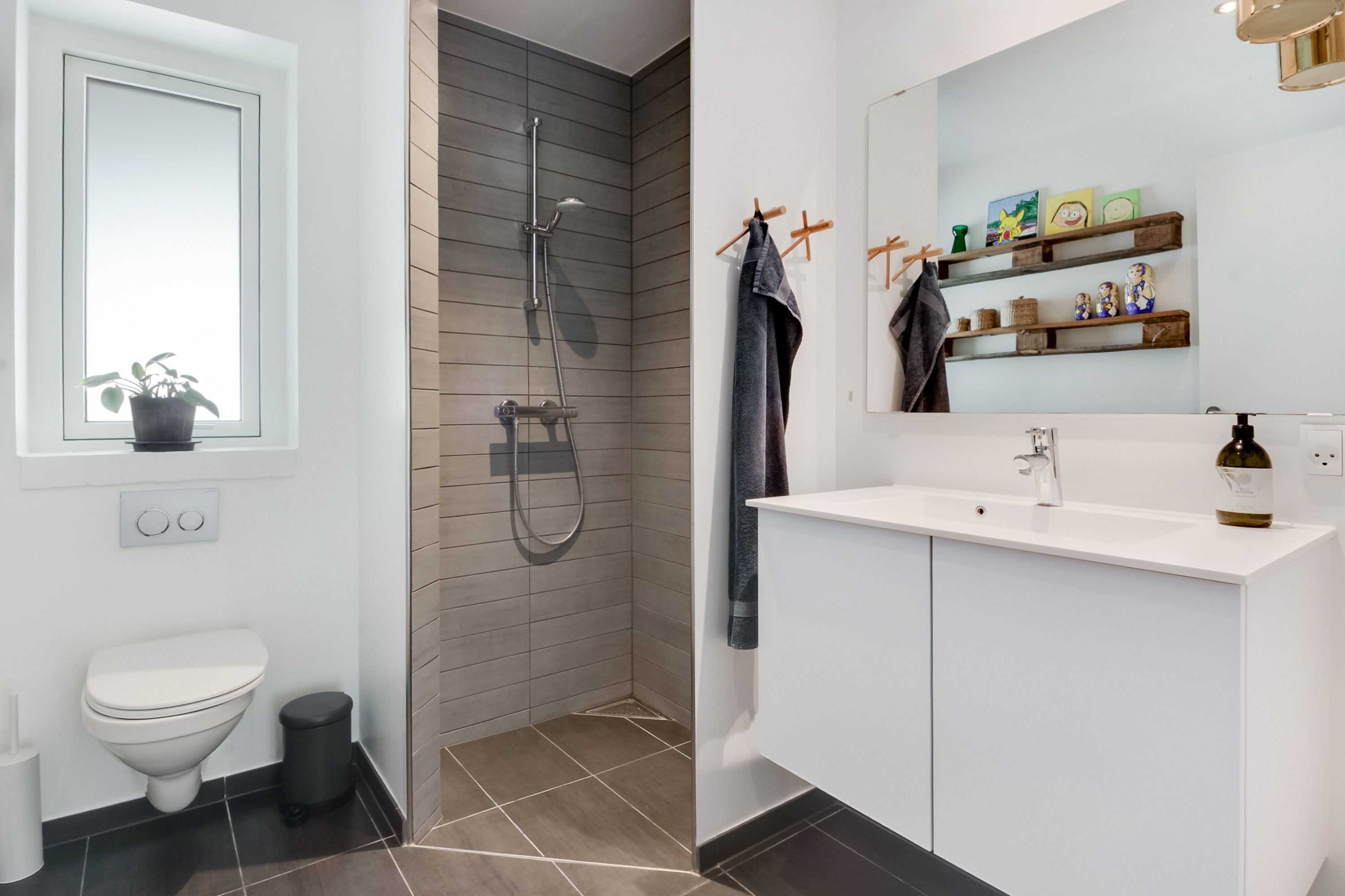 Fremhævet badeværelse billede i fuldskærmstilstand. Billede af Løbegangen 89, 5800 Nyborg