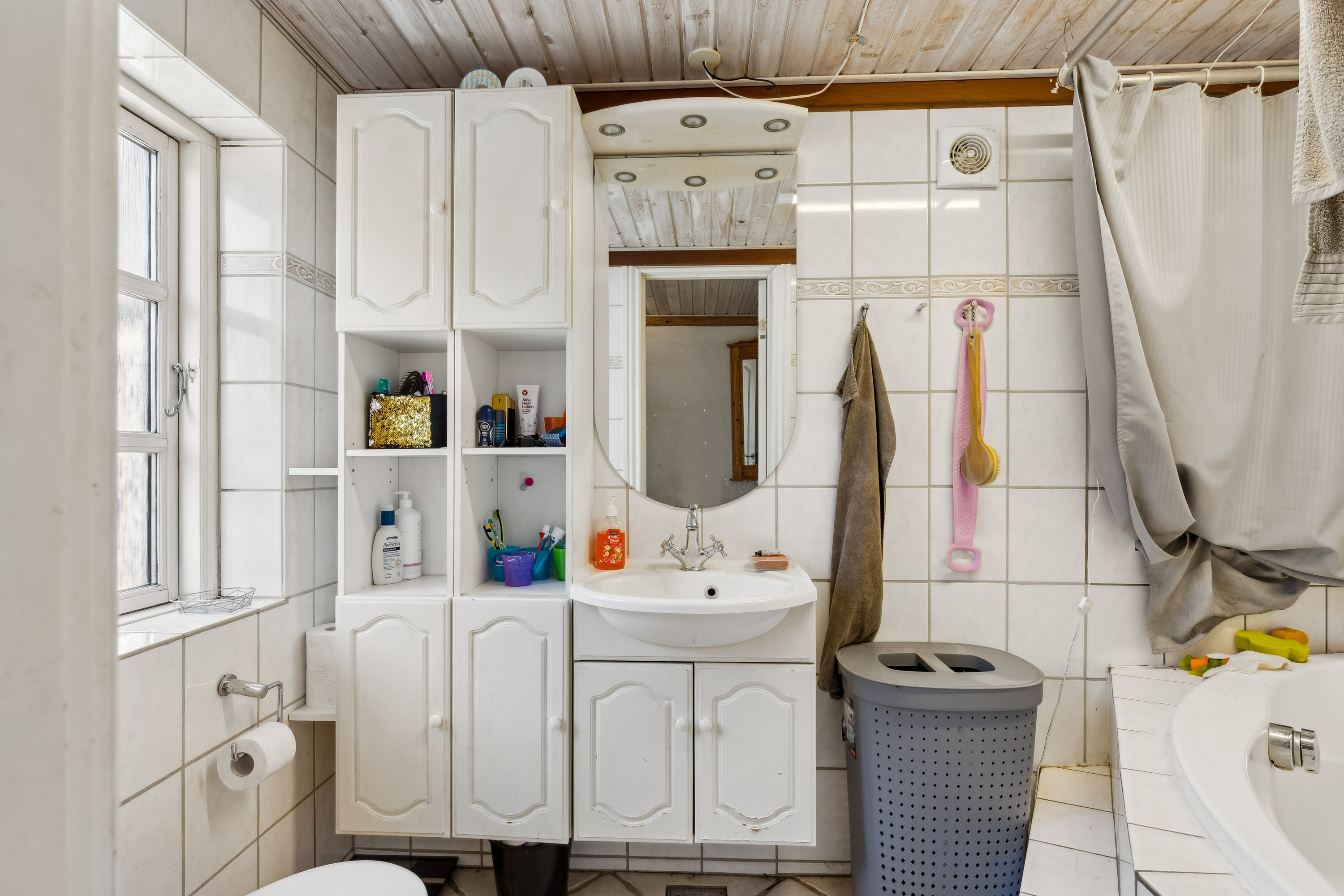 Fremhævet badeværelse billede i fuldskærmstilstand. Billede af Grønhøjvej 49, Hatting, 8700 Horsens