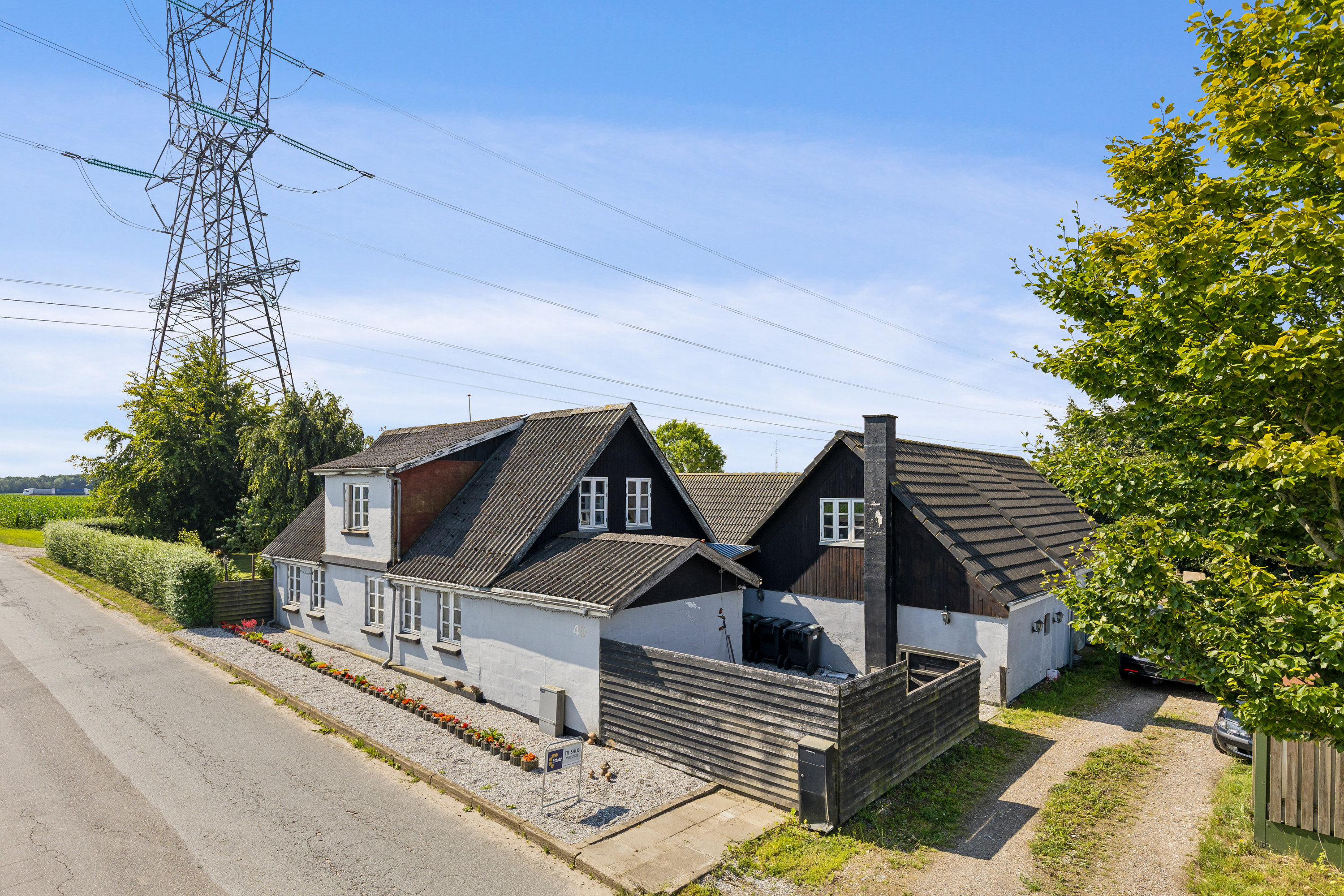 Fremhævet ejendommen fra vejen billede i fuldskærmstilstand. Billede af Grønhøjvej 49, Hatting, 8700 Horsens