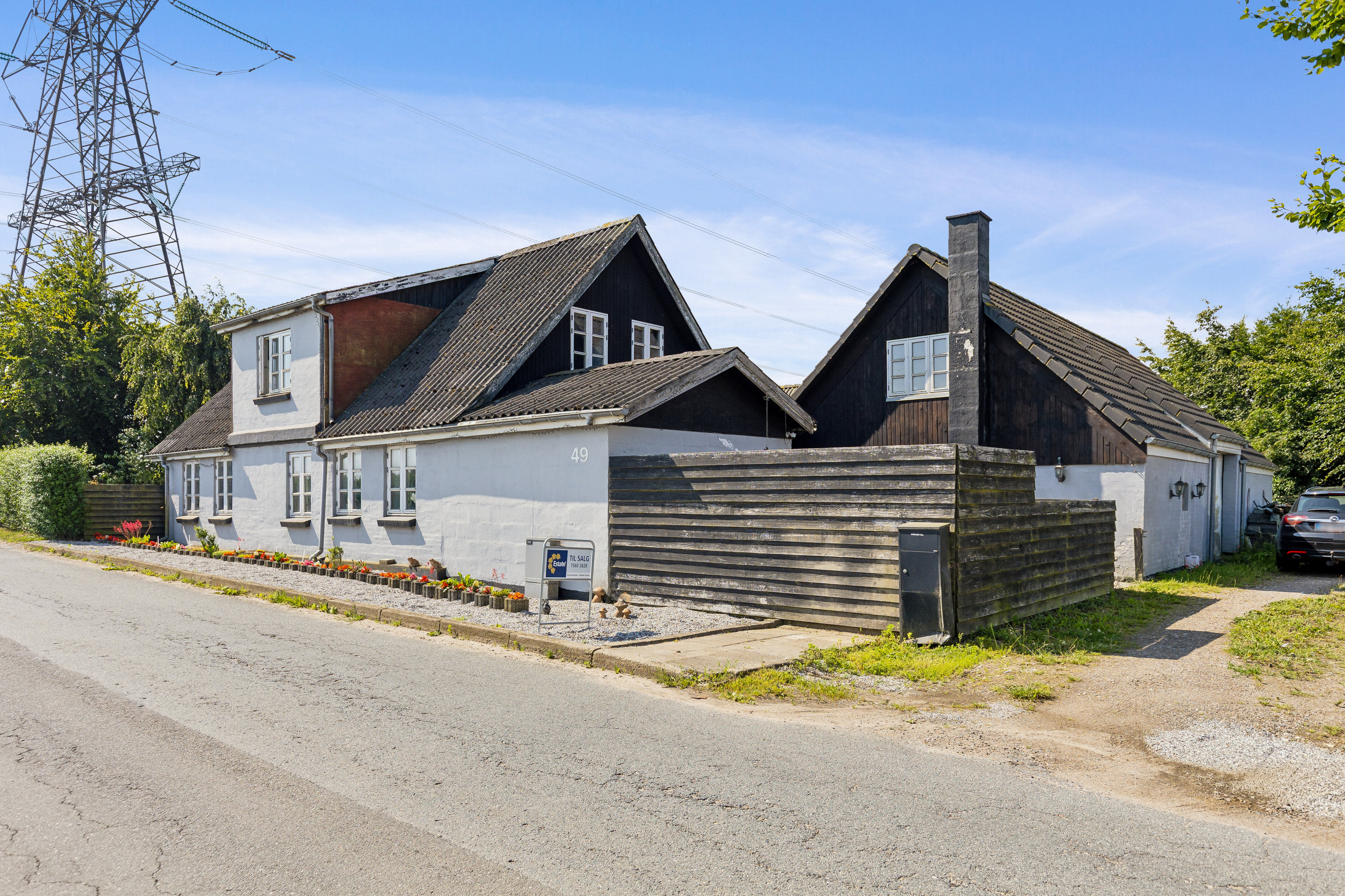 Fremhævet ejendommen fra vejen billede i fuldskærmstilstand. Billede af Grønhøjvej 49, Hatting, 8700 Horsens