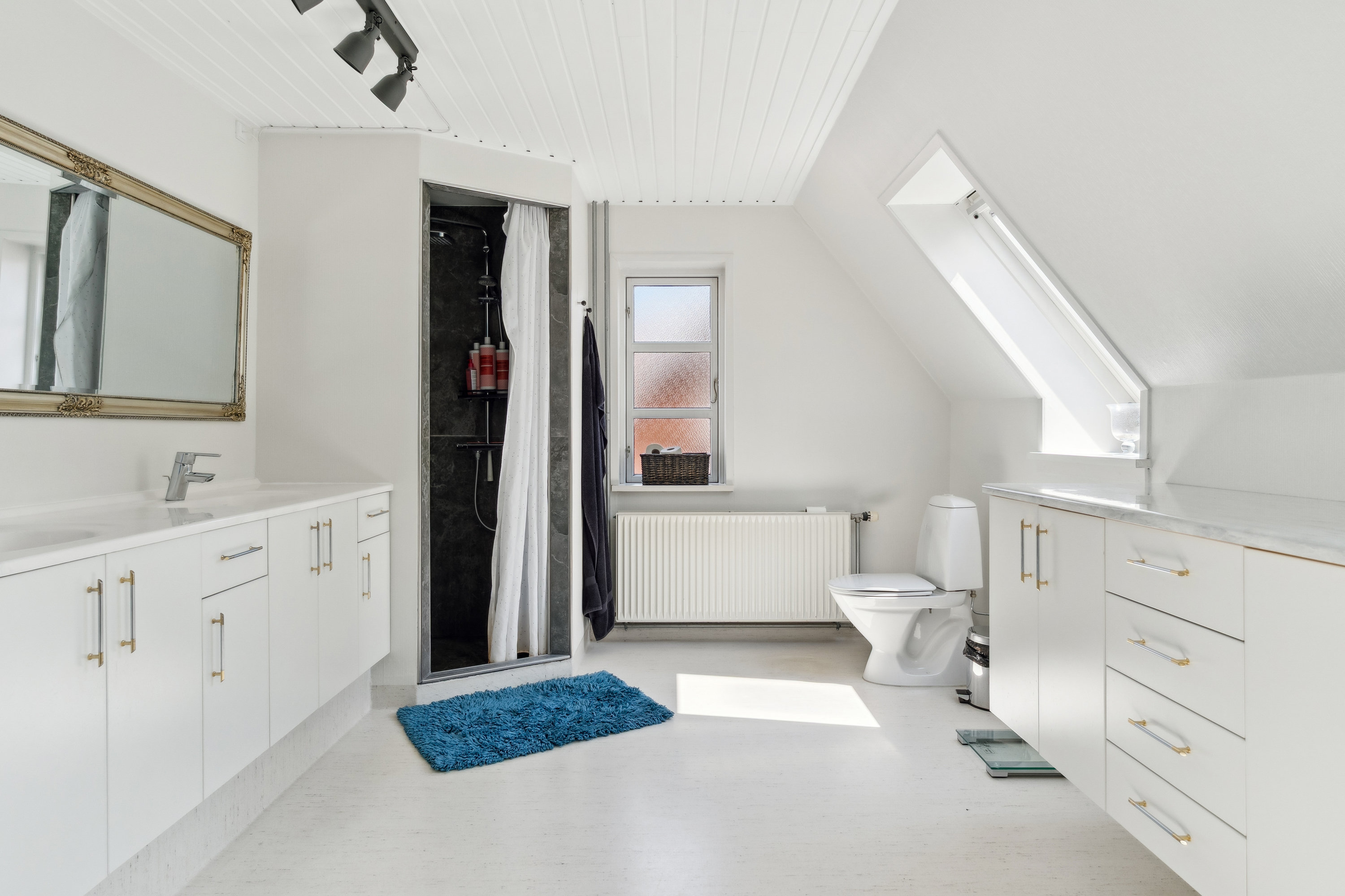 Fremhævet badeværelse billede i fuldskærmstilstand. Billede af Nyborgvej 5, 5772 Kværndrup