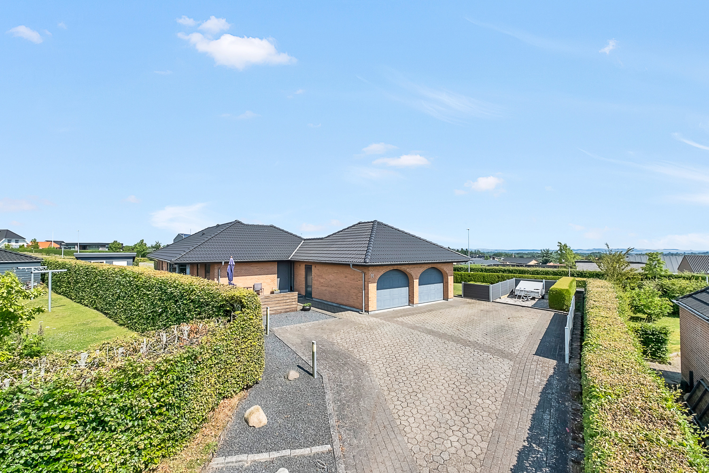 Fremhævet facade billede i fuldskærmstilstand. Billede af Blåbærhaven 11, 8520 Lystrup