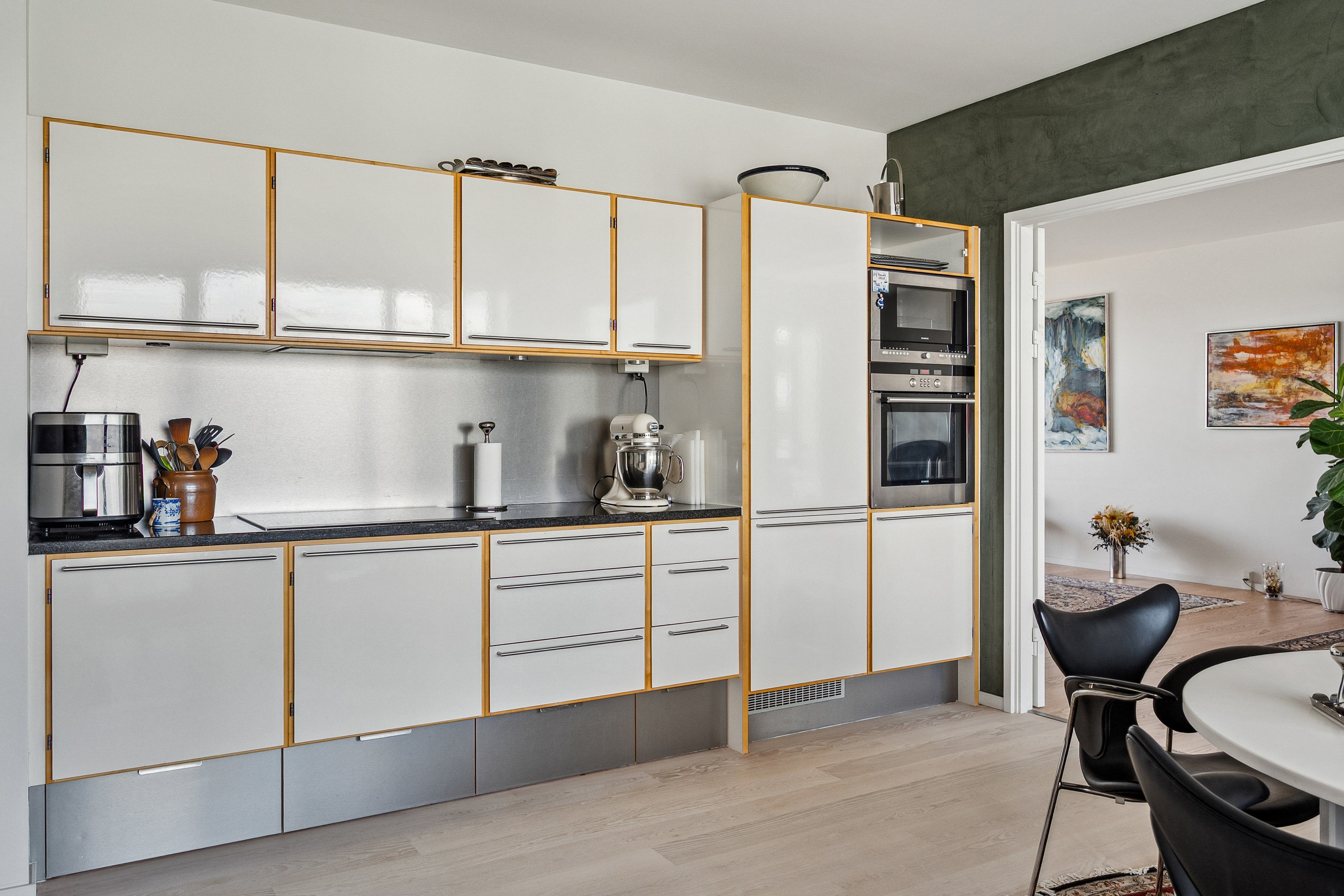 Fremhævet køkken billede i fuldskærmstilstand. Billede af Tuborg Havnepark 20, 4. th., 2900 Hellerup