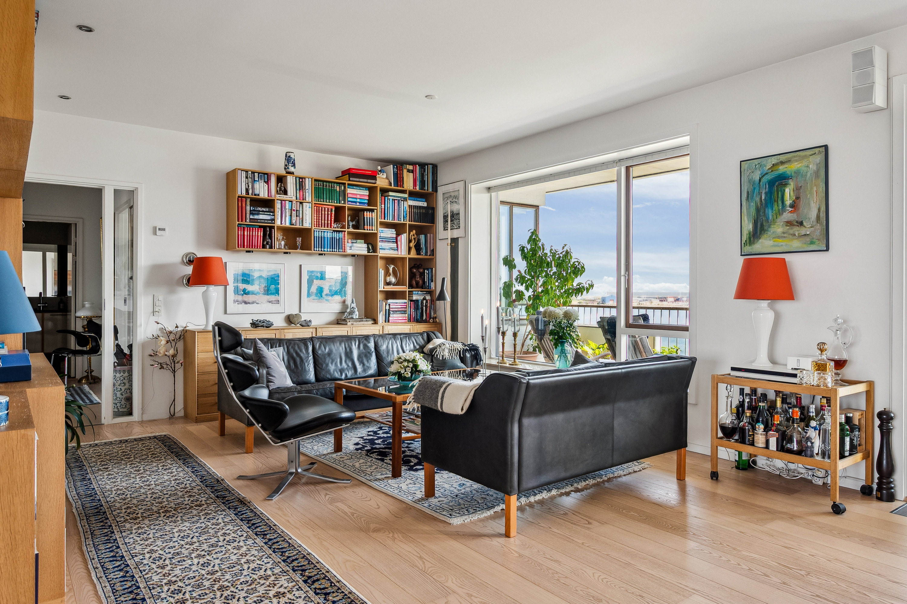 Fremhævet stue billede i fuldskærmstilstand. Billede af Tuborg Havnepark 20, 4. th., 2900 Hellerup