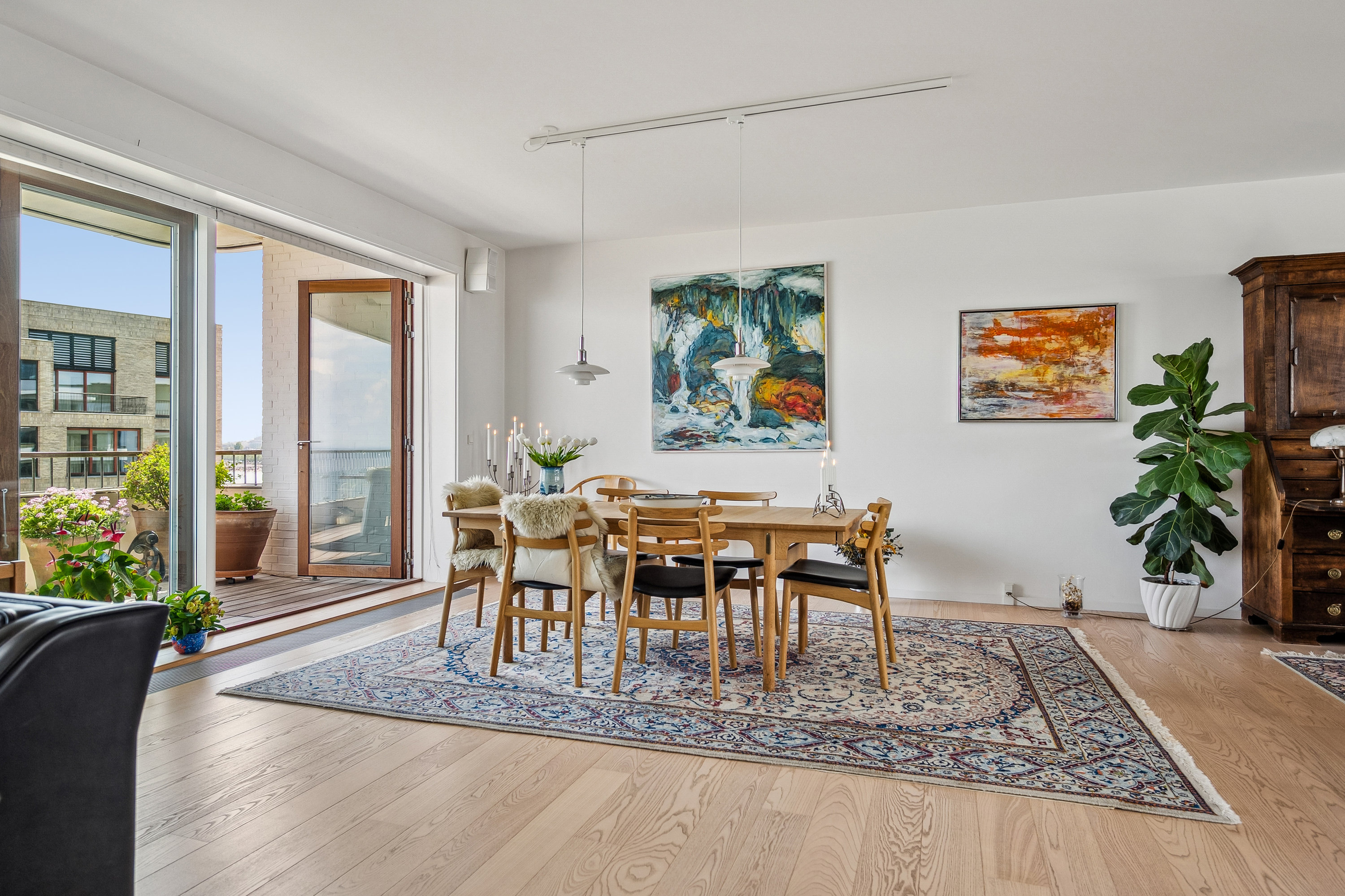 Fremhævet stue billede i fuldskærmstilstand. Billede af Tuborg Havnepark 20, 4. th., 2900 Hellerup